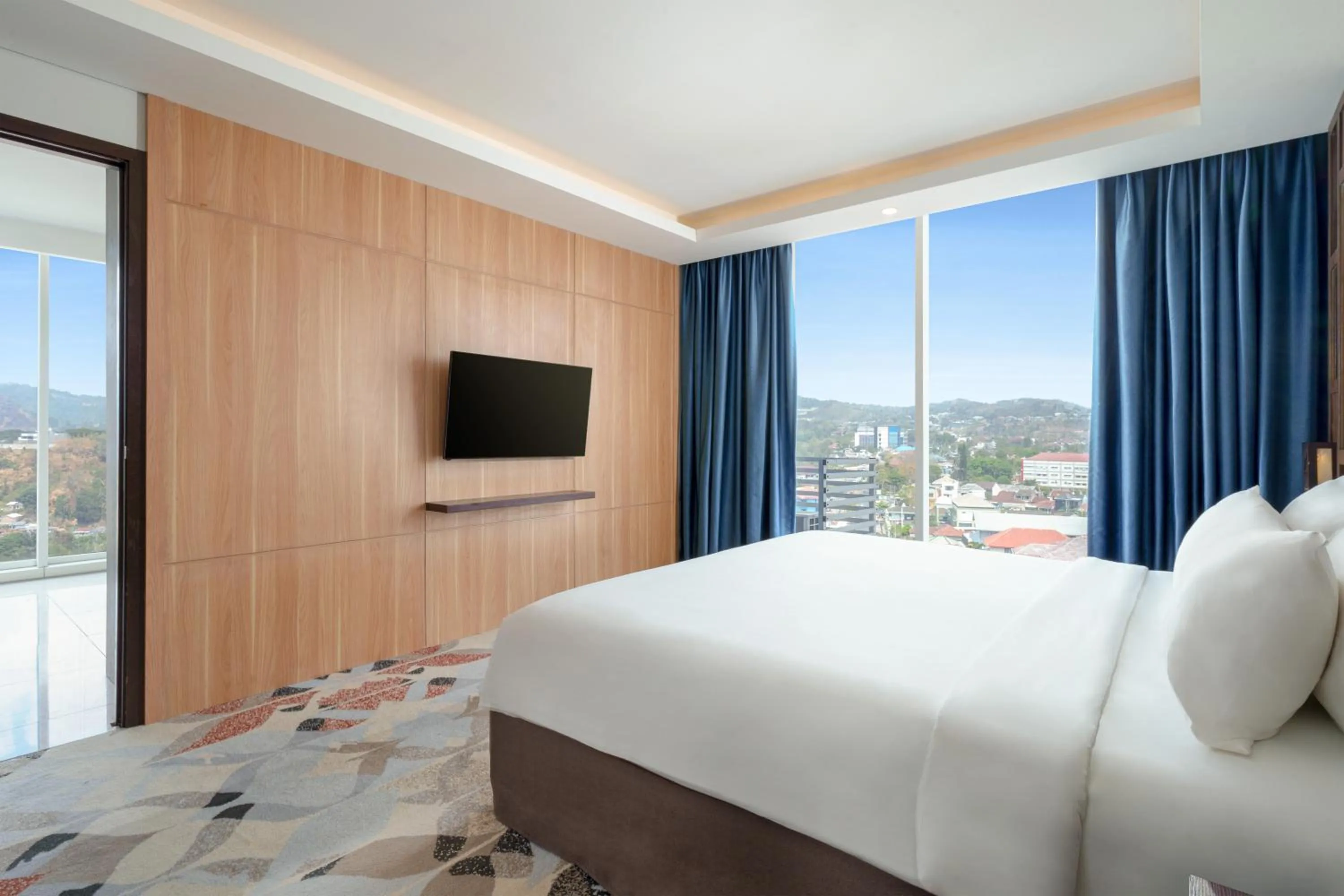 Bed in Golden Tulip Springhill Lampung