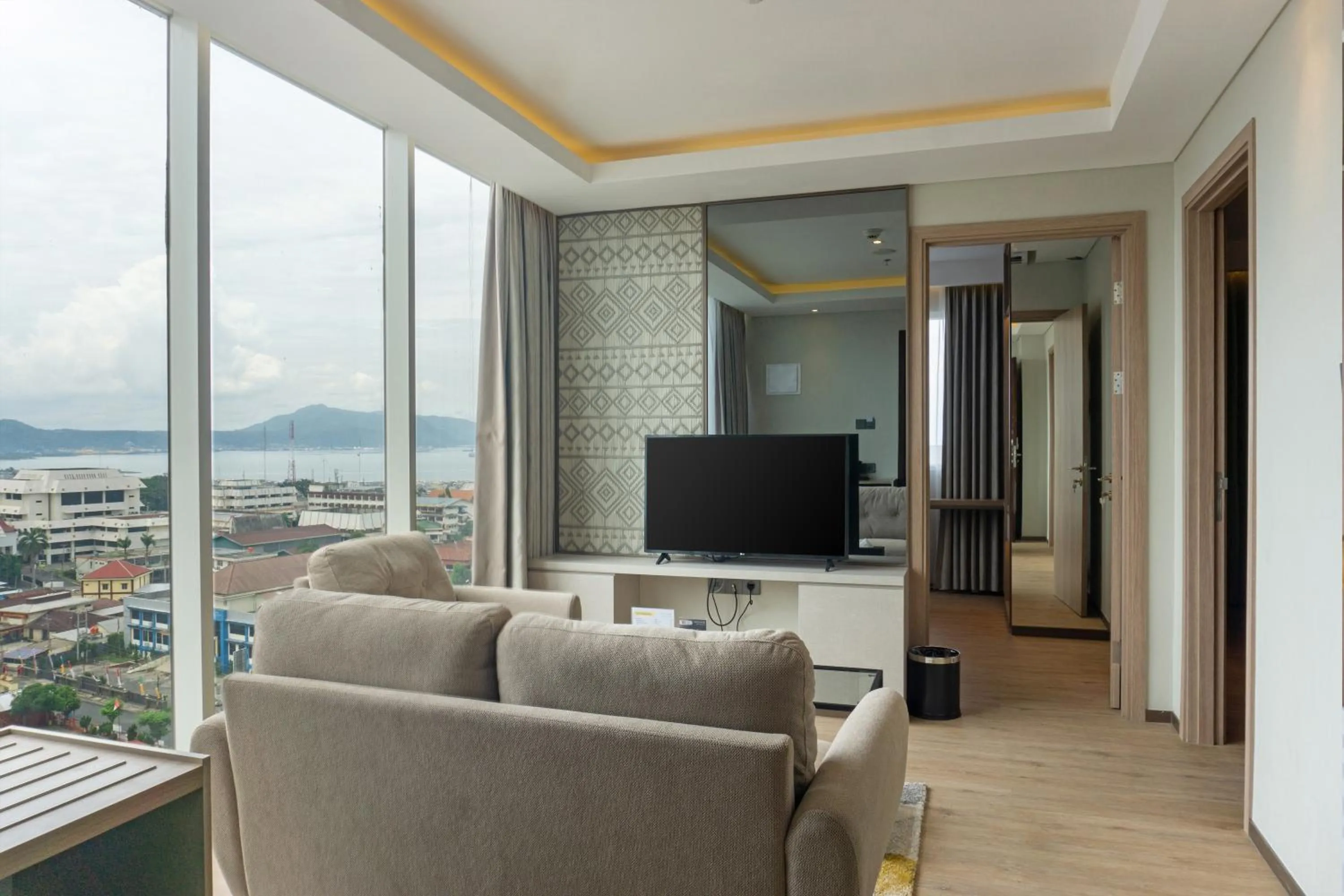 Living room in Golden Tulip Springhill Lampung