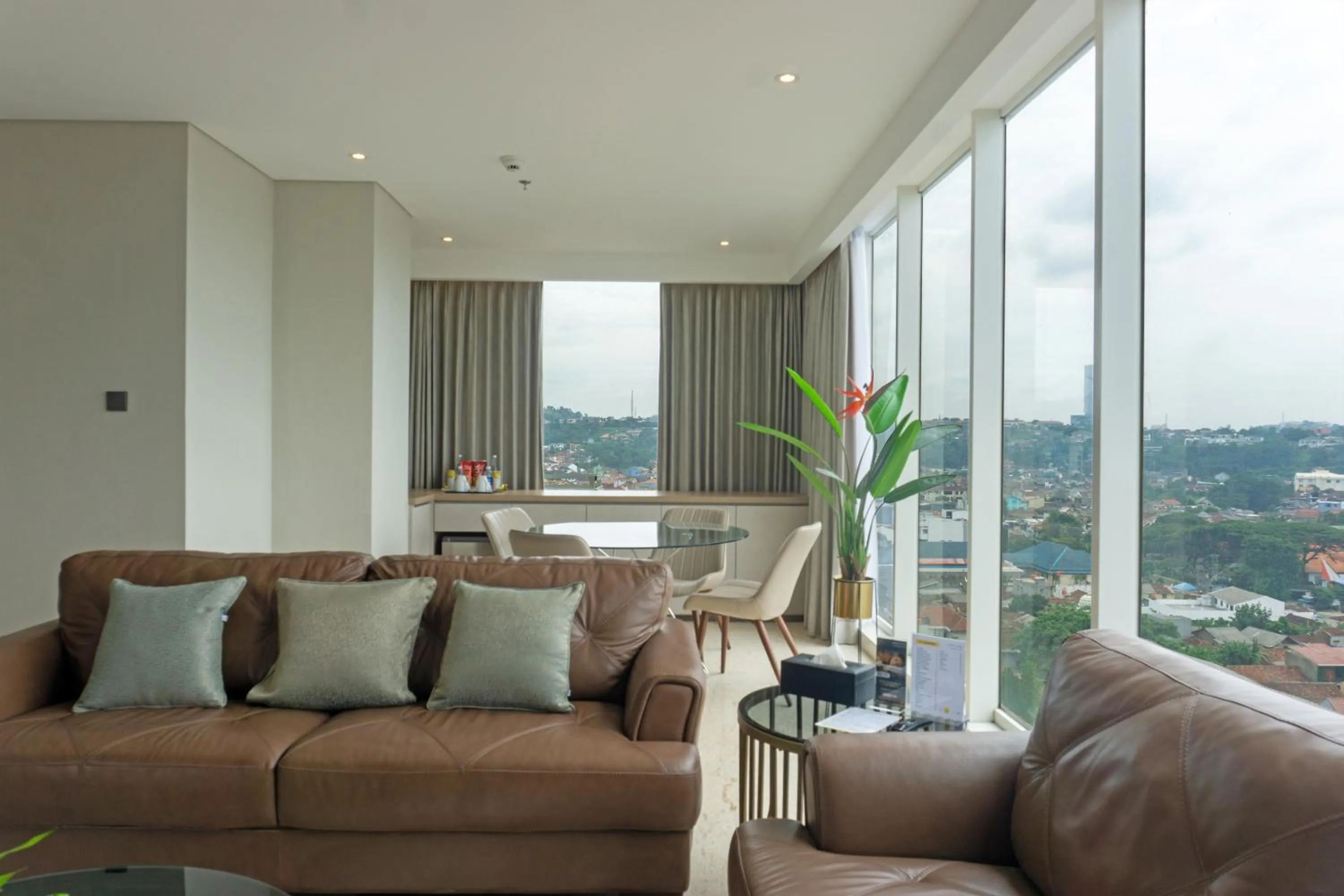 Living room in Golden Tulip Springhill Lampung