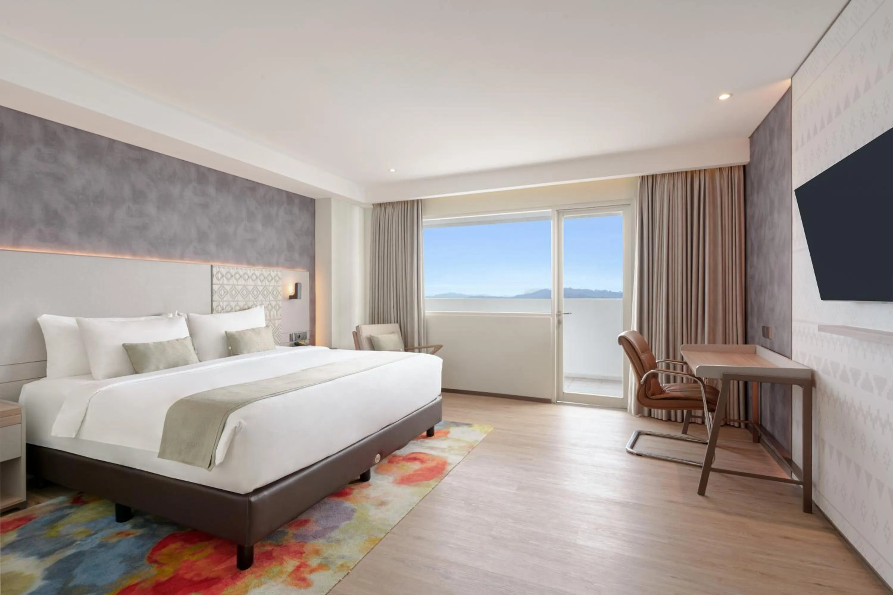 Bedroom, Bed in Golden Tulip Springhill Lampung