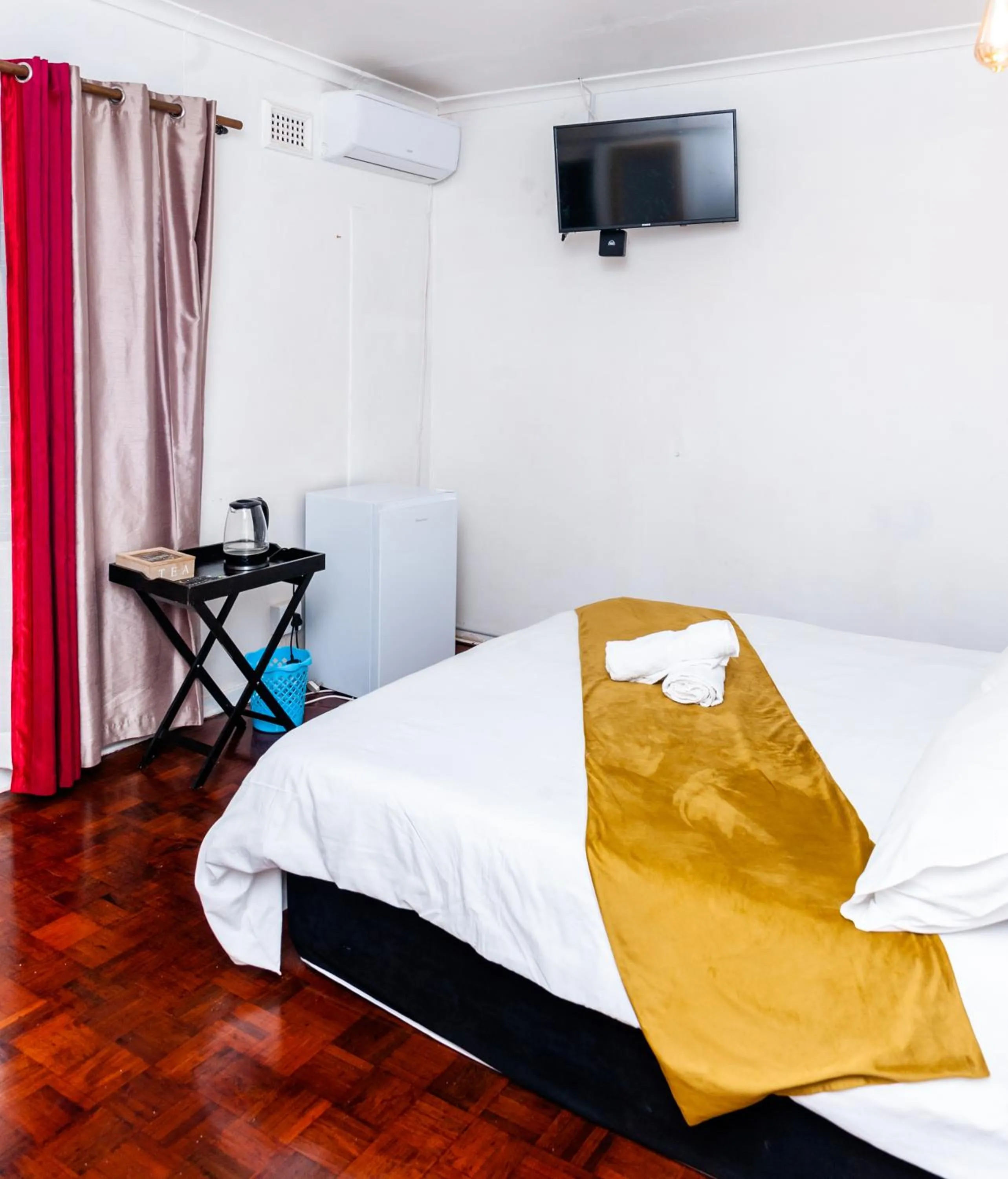 TV and multimedia, Bed in Nkosazana Guest House