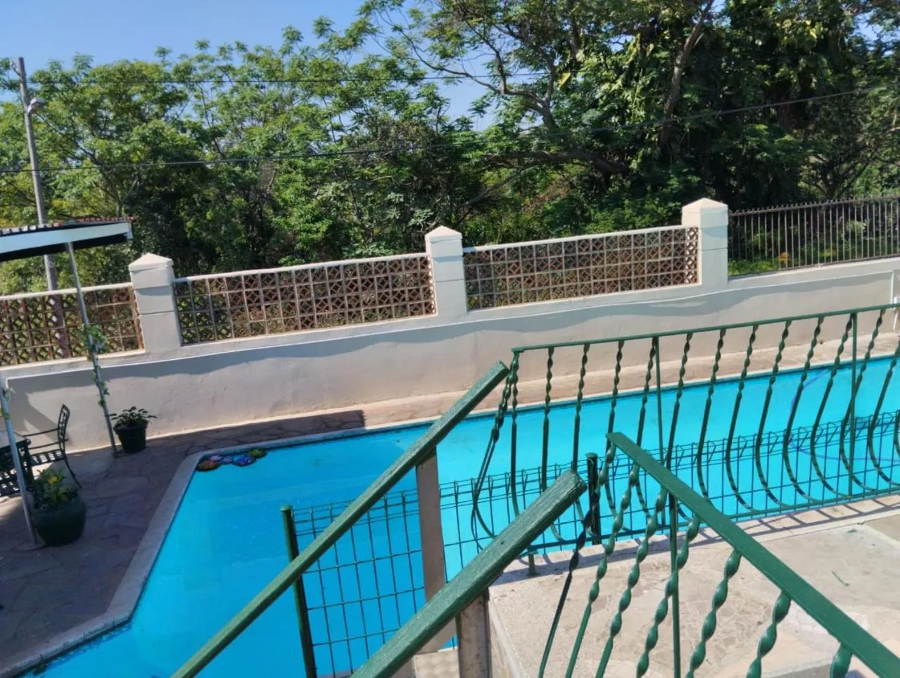 Swimming pool in Nkosazana Guest House
