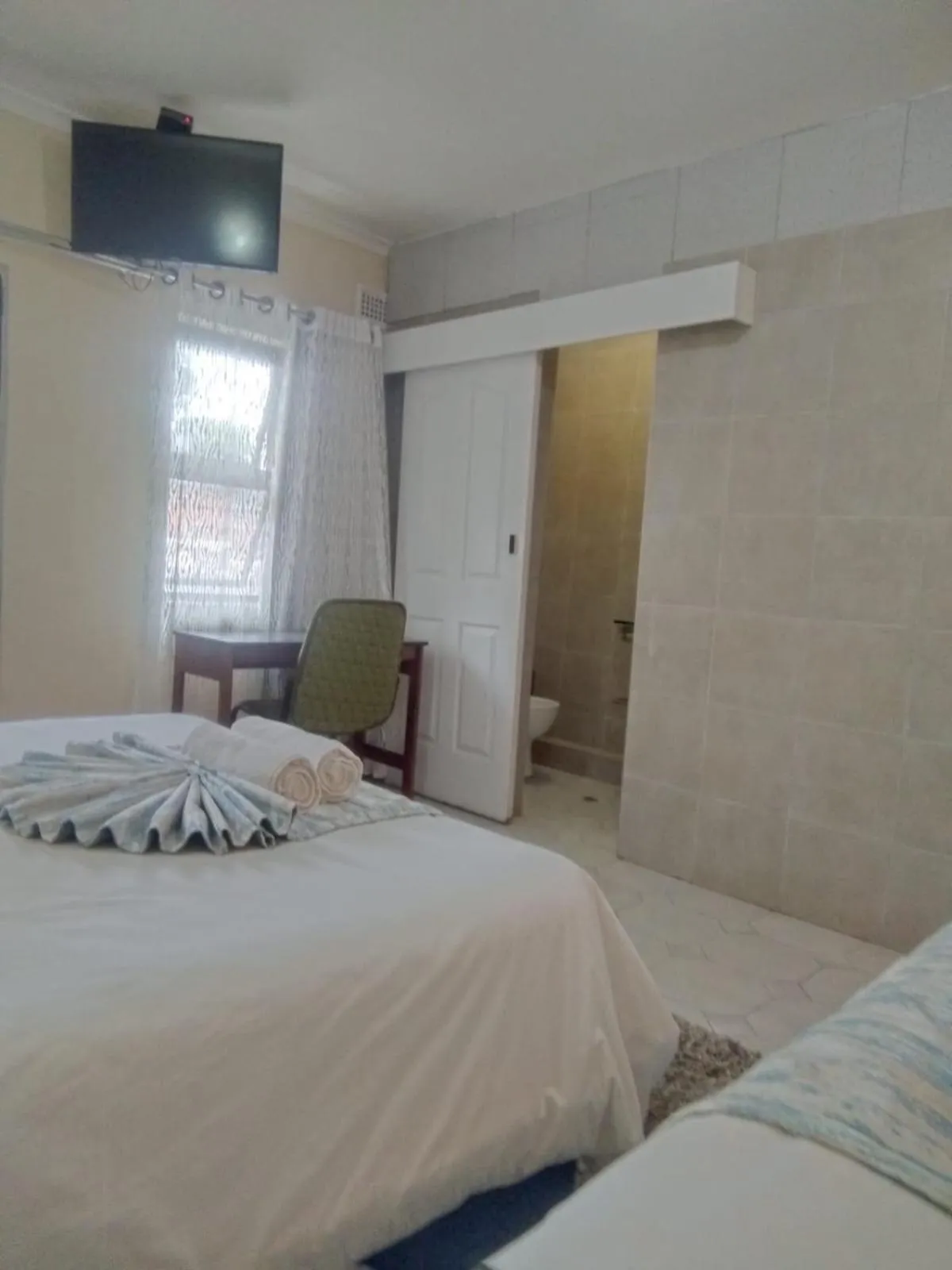 TV and multimedia, Bed in Nkosazana Guest House