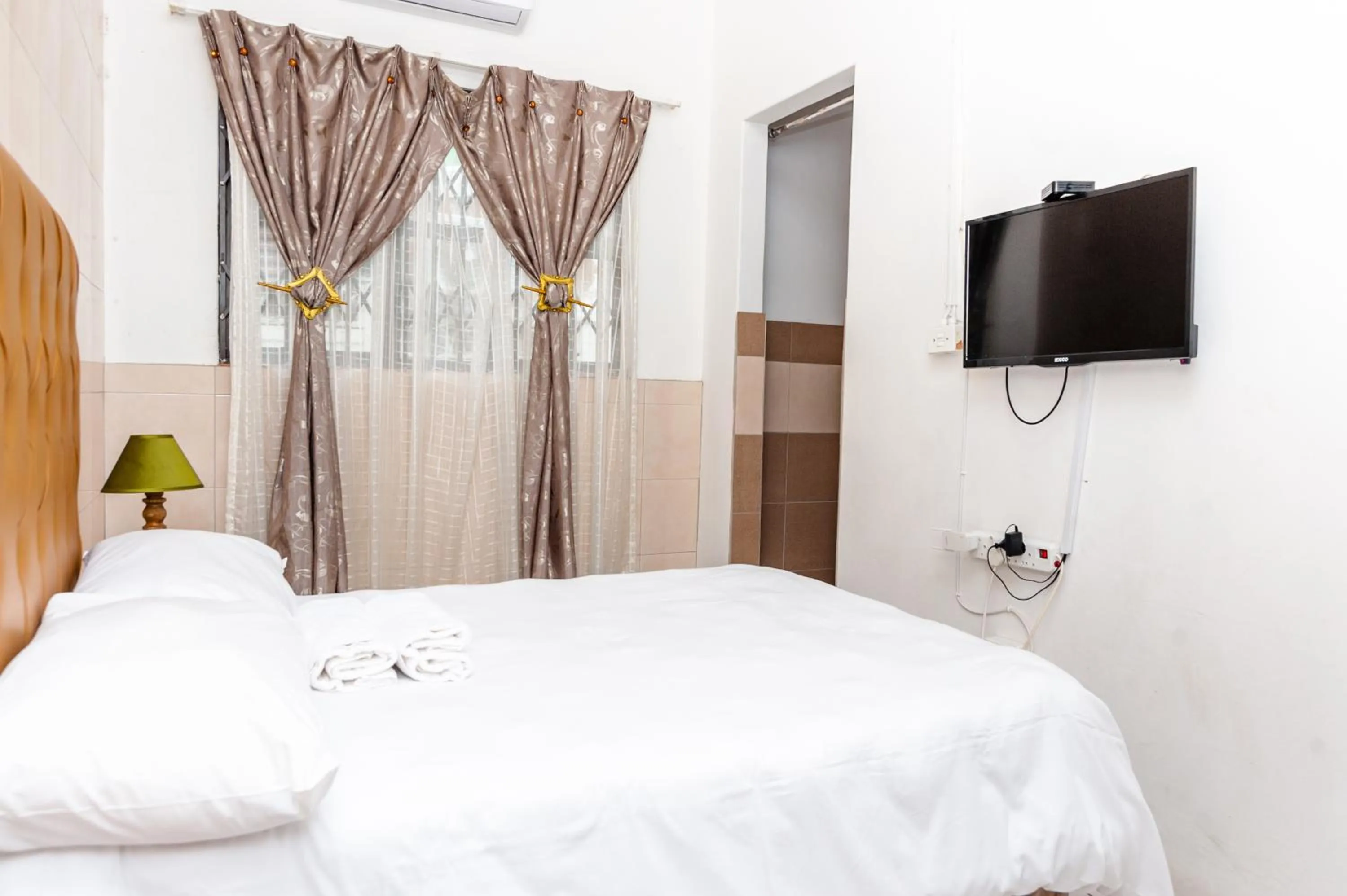 Toilet, Bed in Nkosazana Guest House