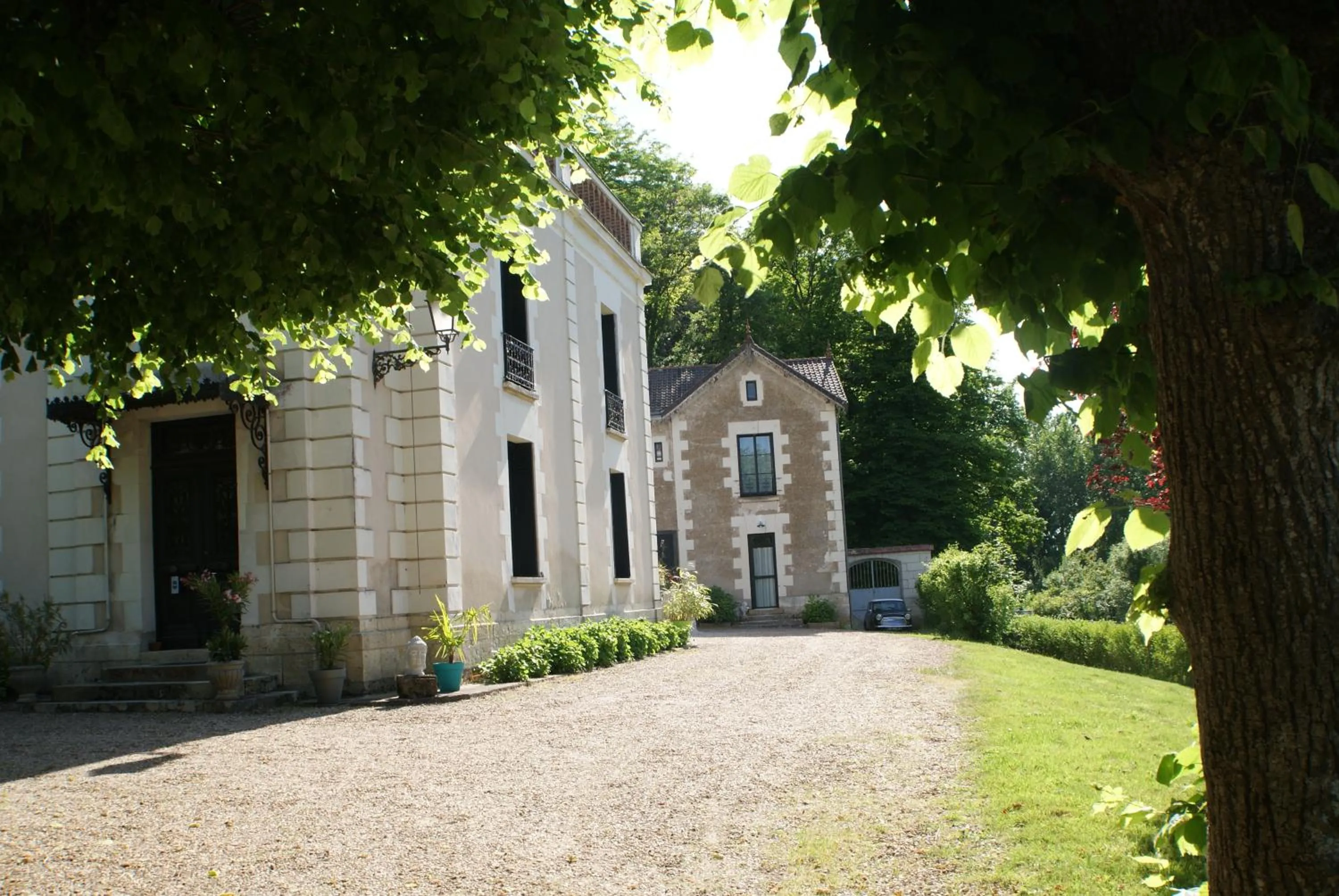 Property building in Le Chateau de la Barre