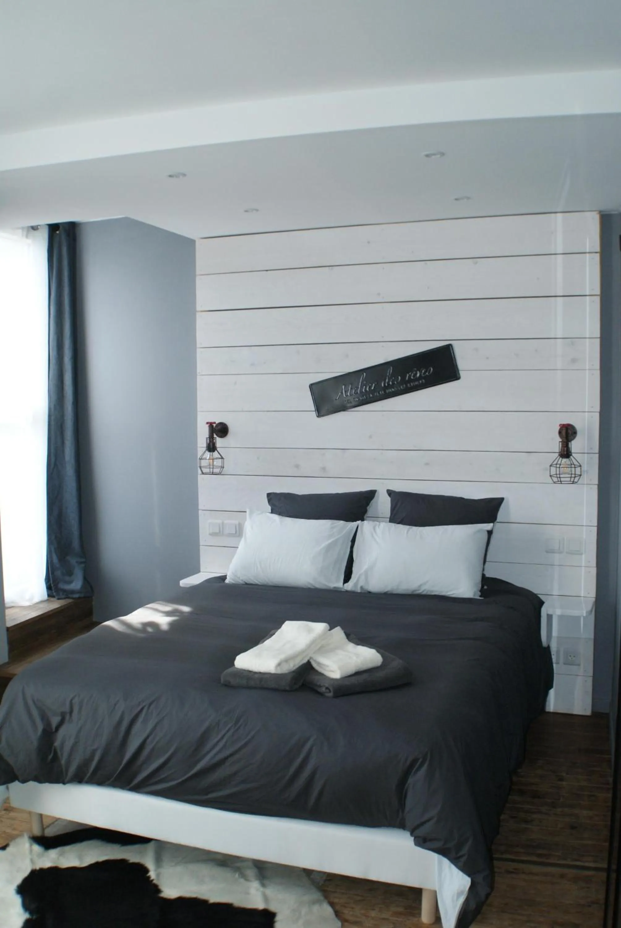 Photo of the whole room, Bed in Le Chateau de la Barre