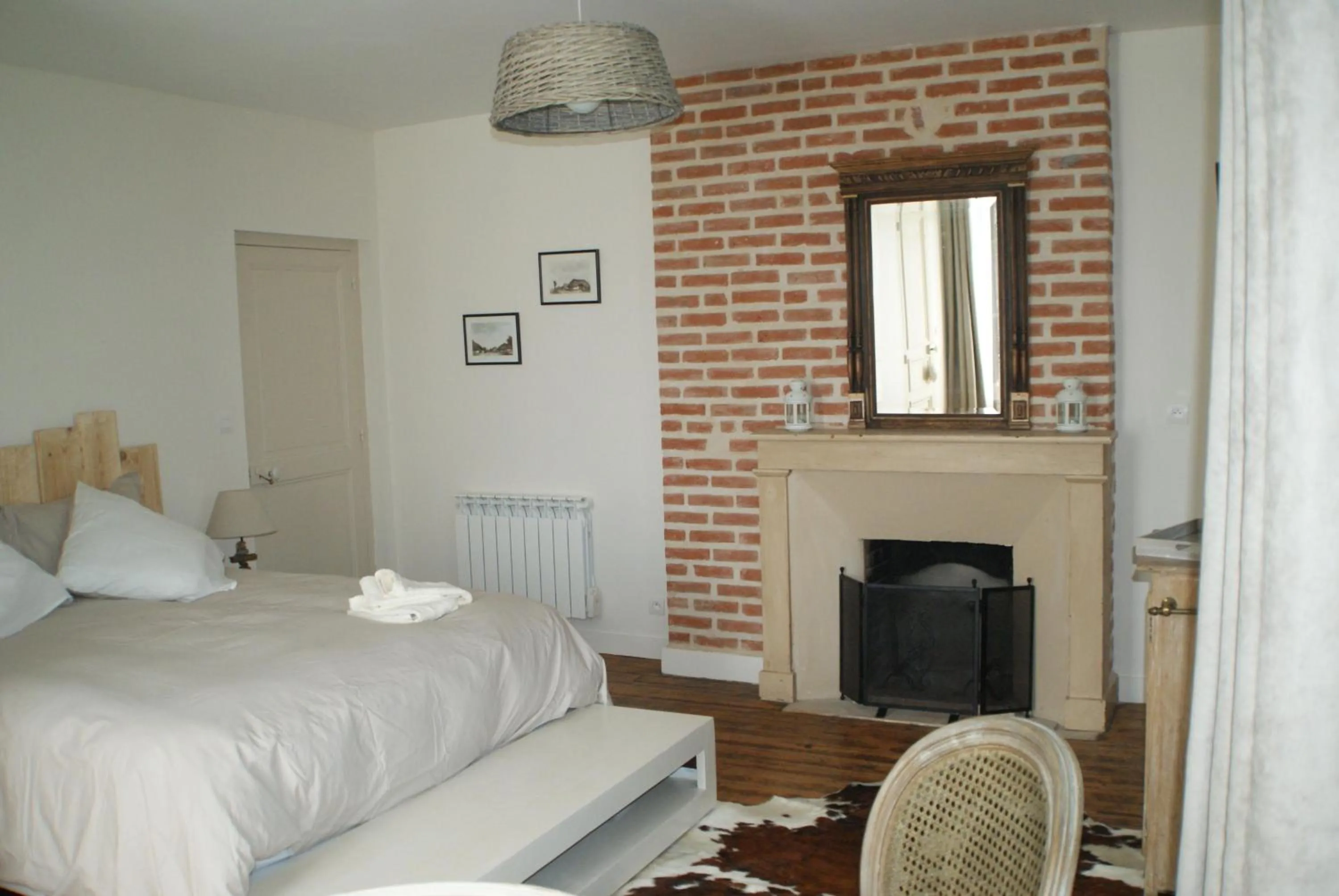 Photo of the whole room, Bed in Le Chateau de la Barre