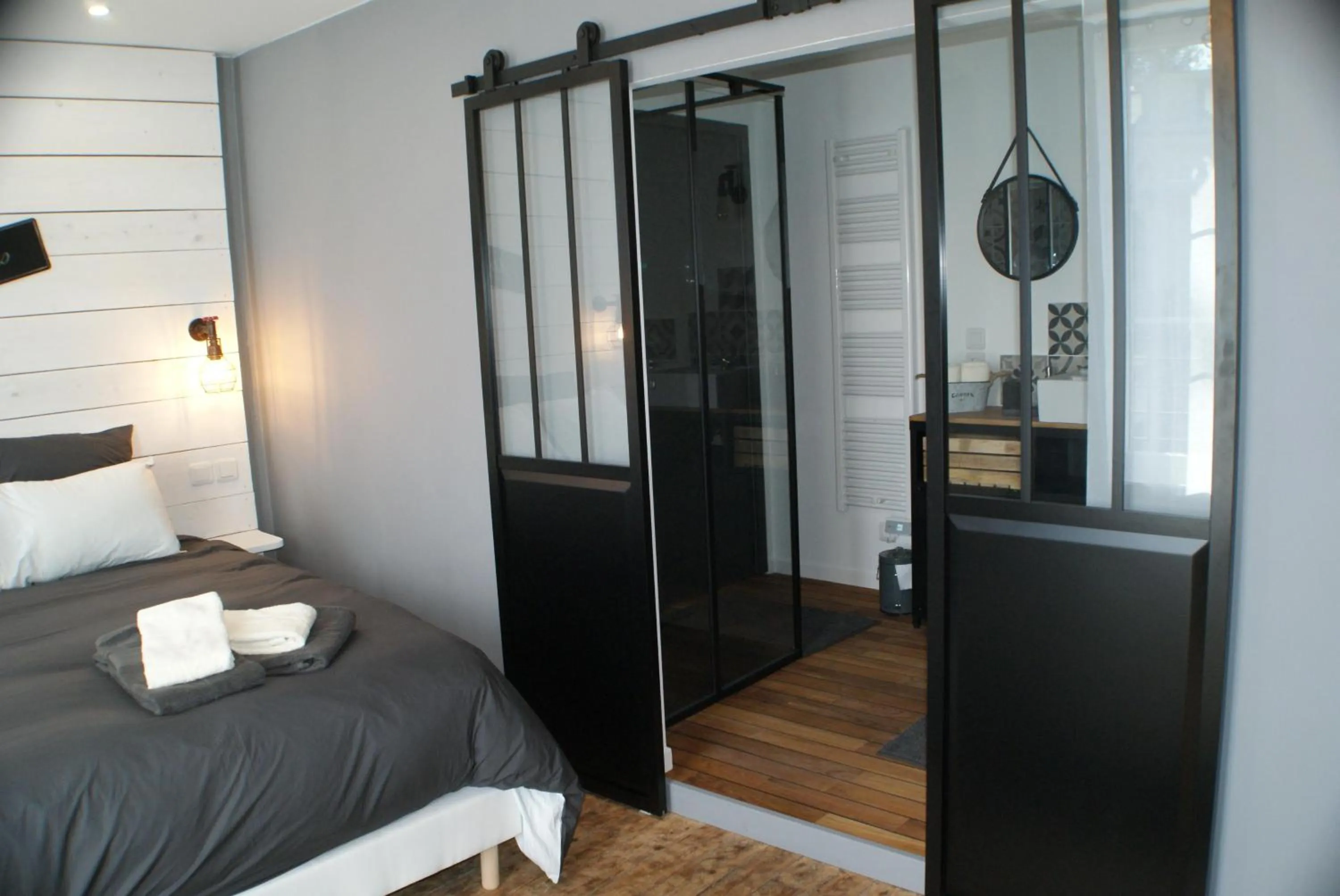 Bedroom, Bed in Le Chateau de la Barre