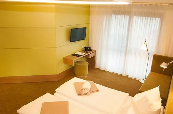 Photo of the whole room, Bed in TraumHaus im Elsterpark