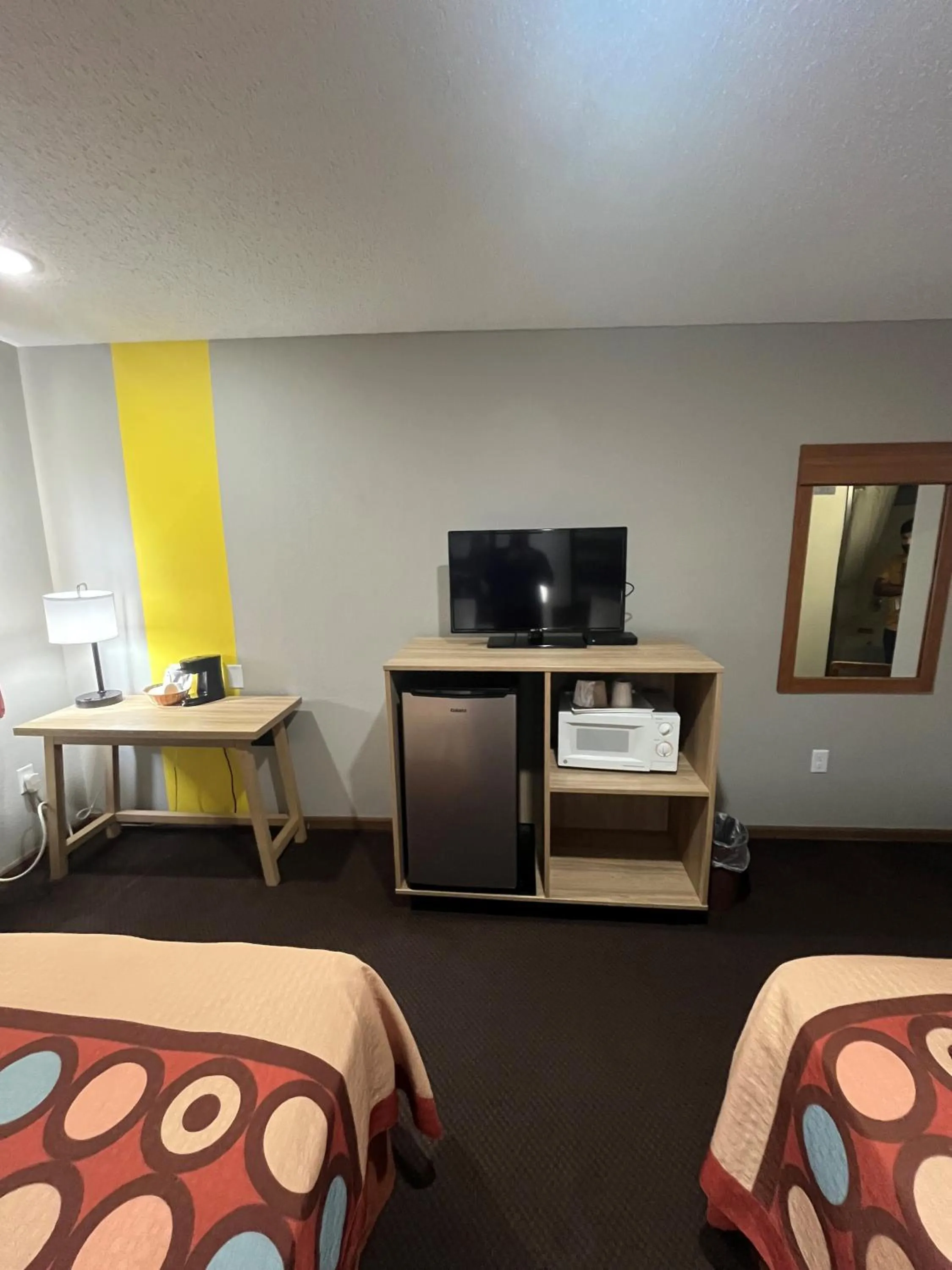 TV and multimedia, Bed in Super 8 by Wyndham Blair