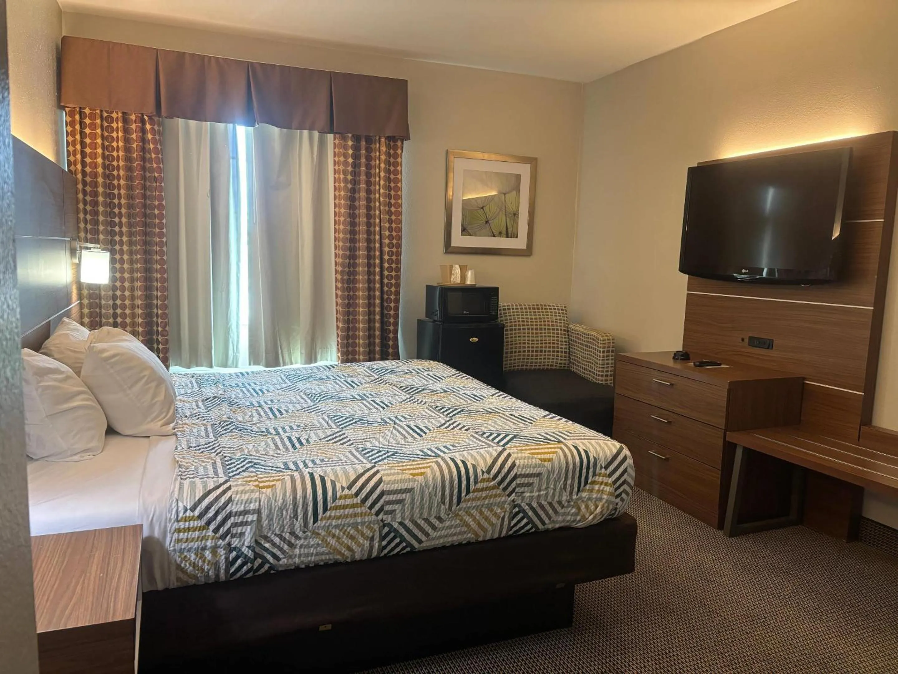 Bedroom, Bed in Rodeway Inn & Suites Winnfield
