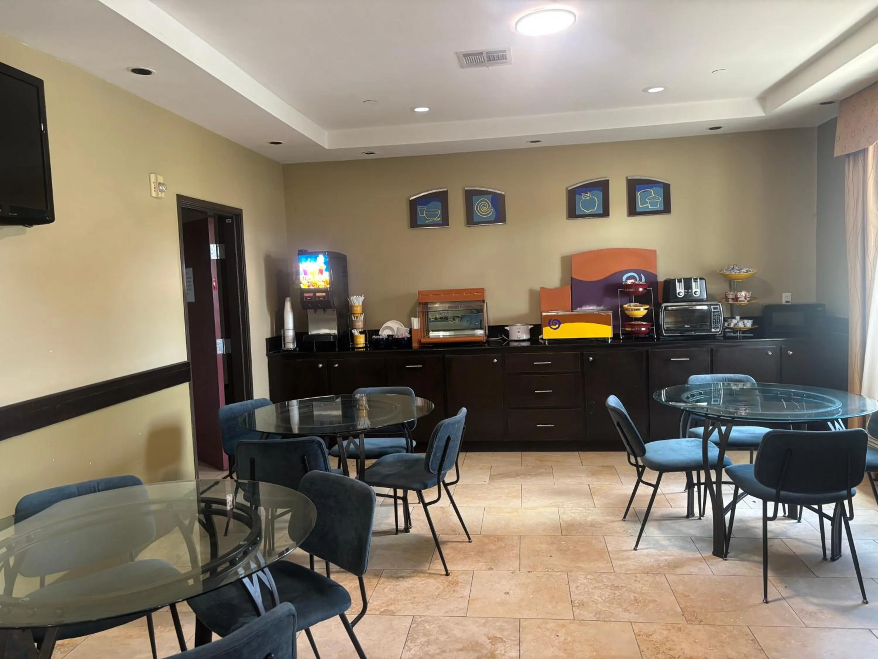 Breakfast in Rodeway Inn & Suites Winnfield