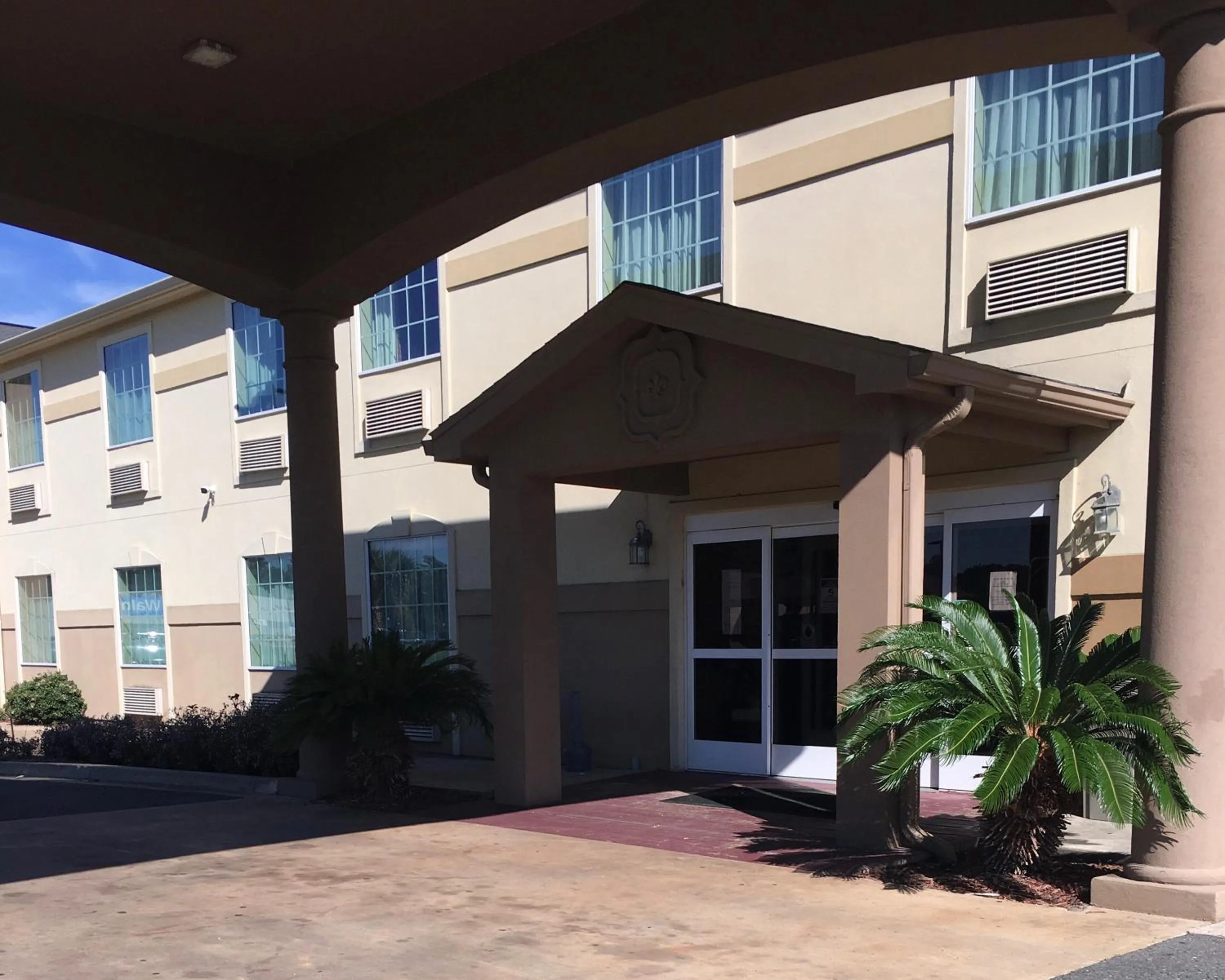 Property building in Rodeway Inn & Suites Winnfield