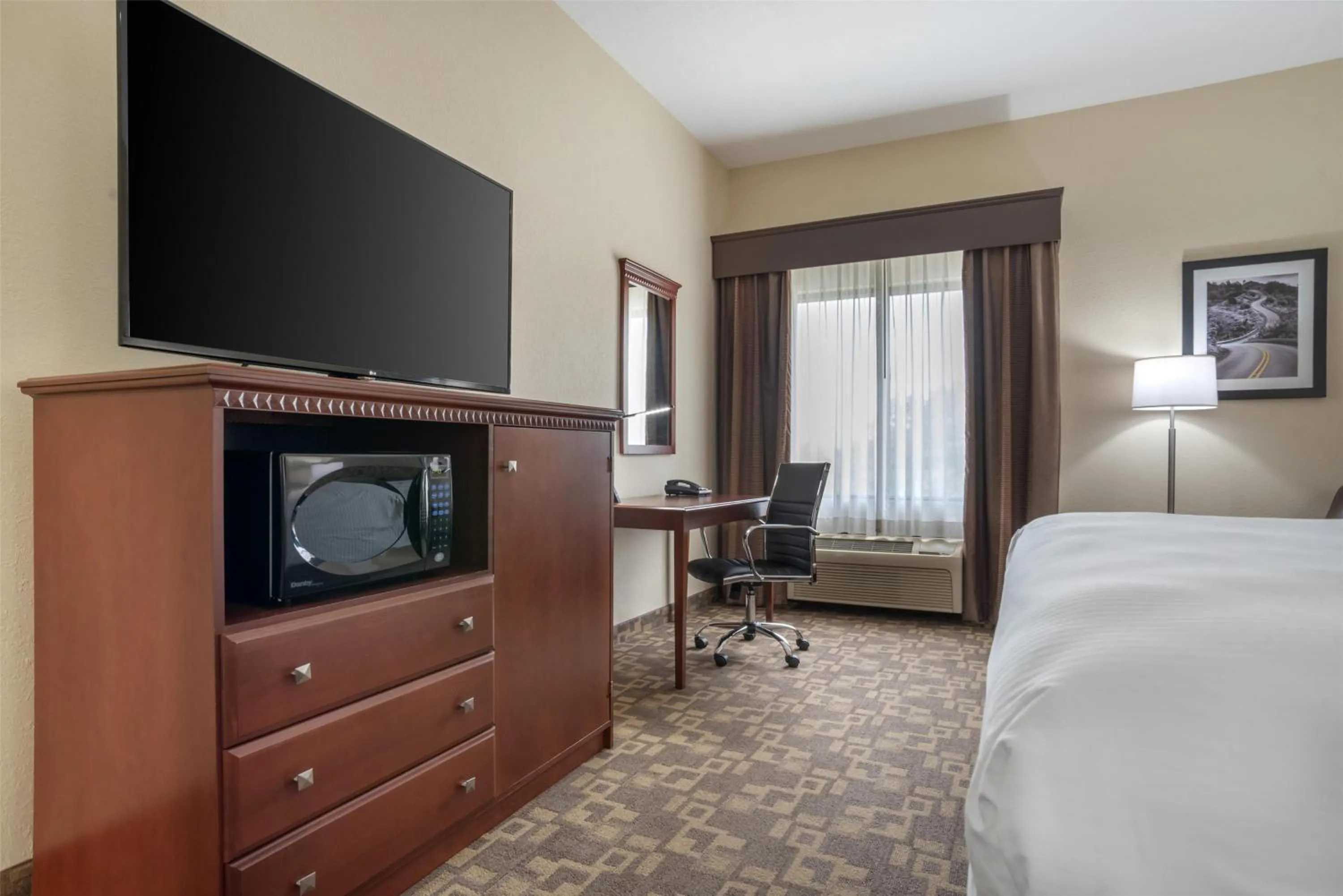 Bedroom, Bed in Best Western Opp Inn