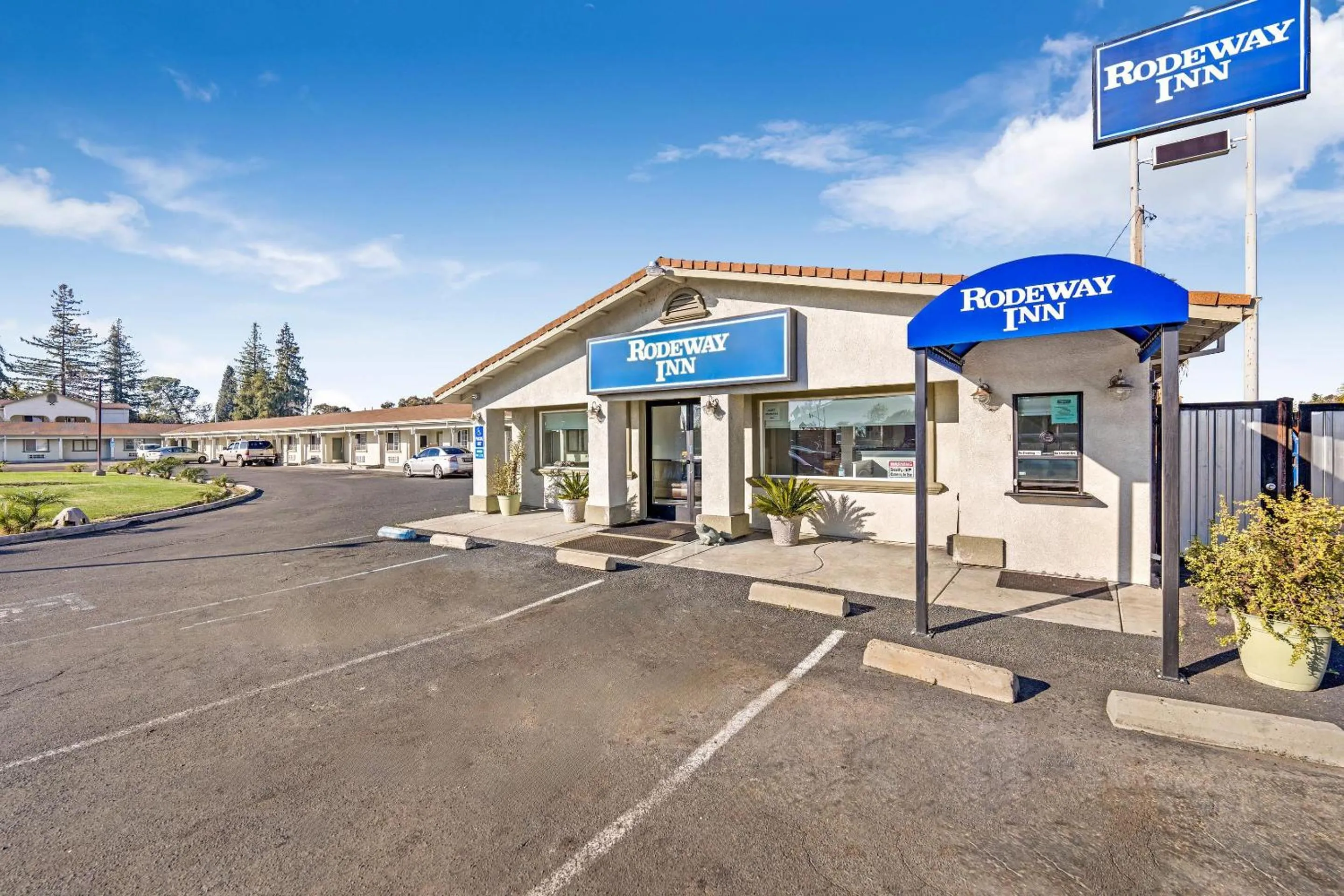 Property building in Rodeway Inn Stockton Highway 99