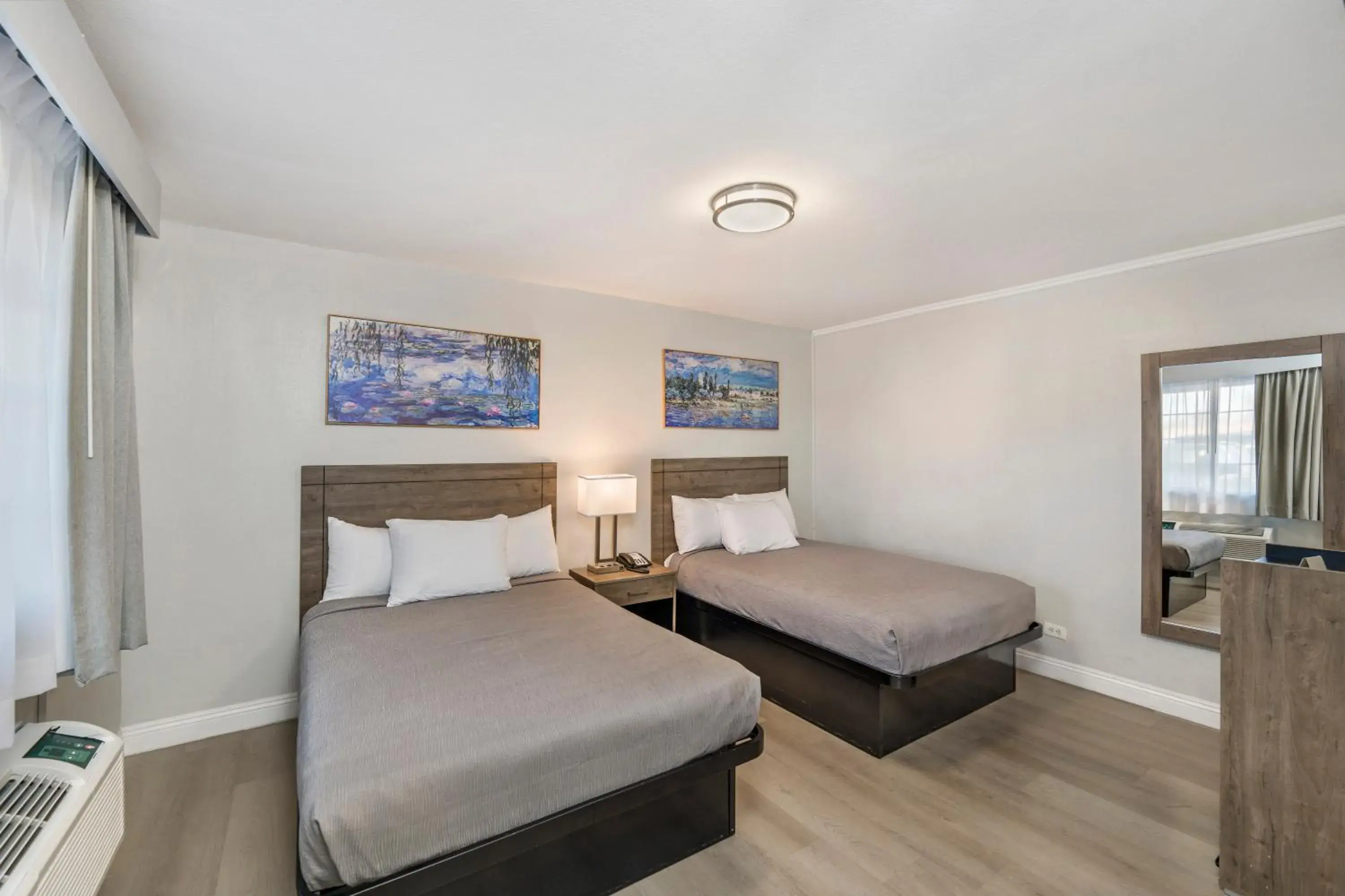 Double Room with Two Doubles Beds - Non-Smoking in Rodeway Inn Stockton Highway 99 Double Room with Two Doubles Beds - Non-Smoking in Rodeway Inn Stockton Highway 99