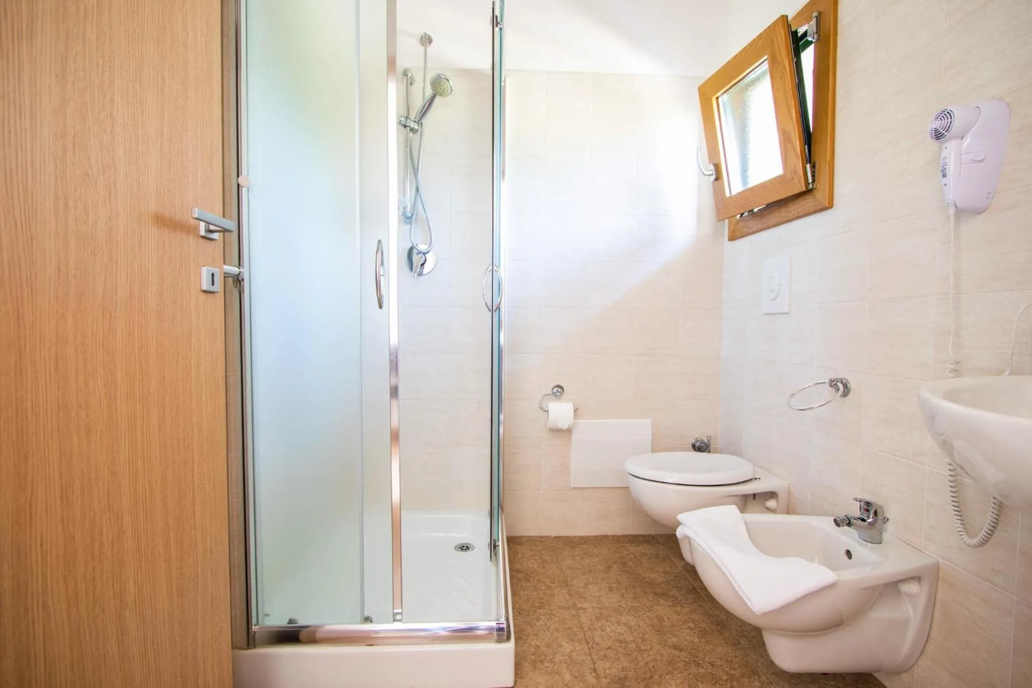 Shower in Hotel Eden