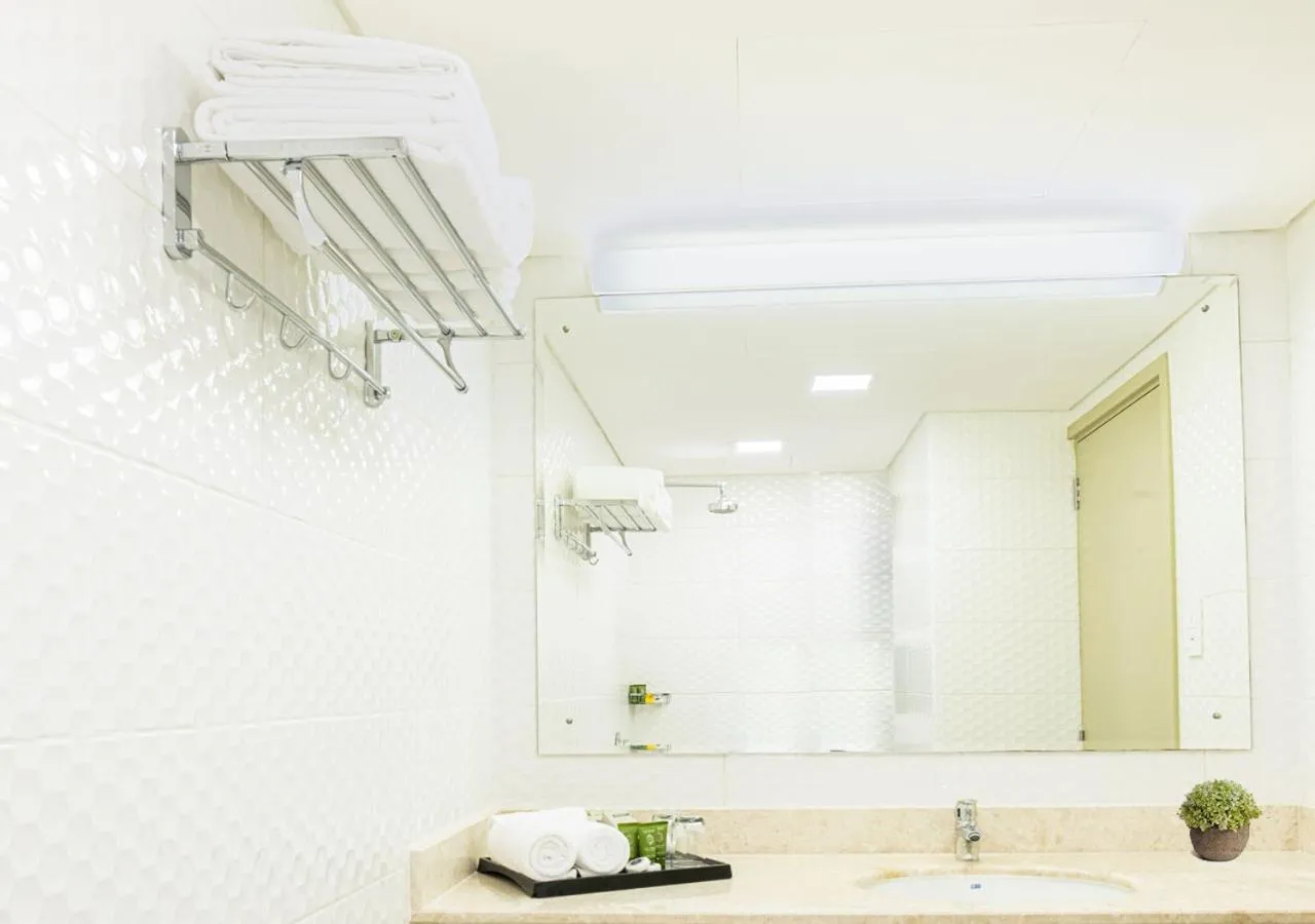 Shower in Atana Stay Al Ashkara