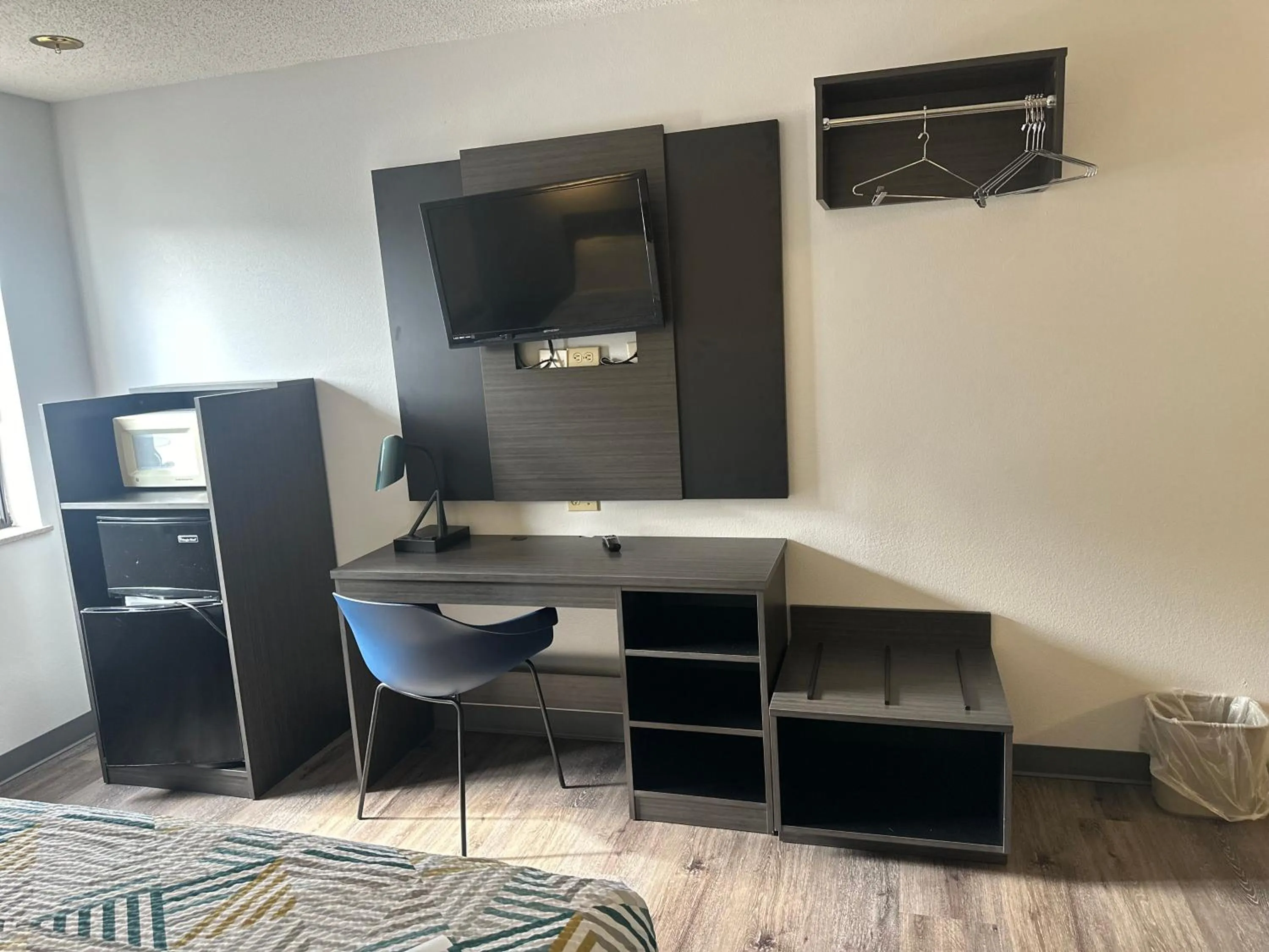 TV and multimedia in Motel 6-Wisconsin Rapids, WI