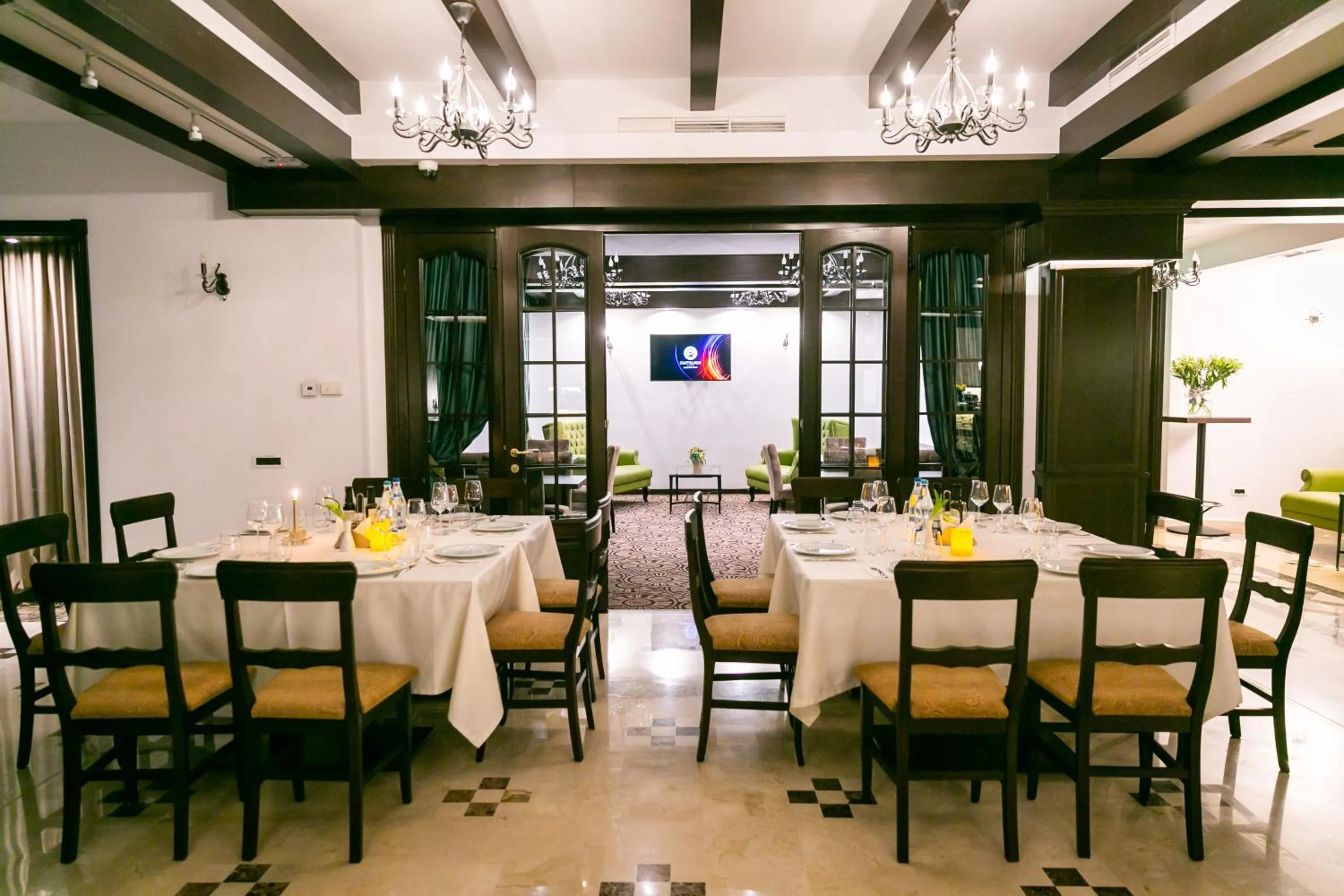 Restaurant/places to eat in Castelnor