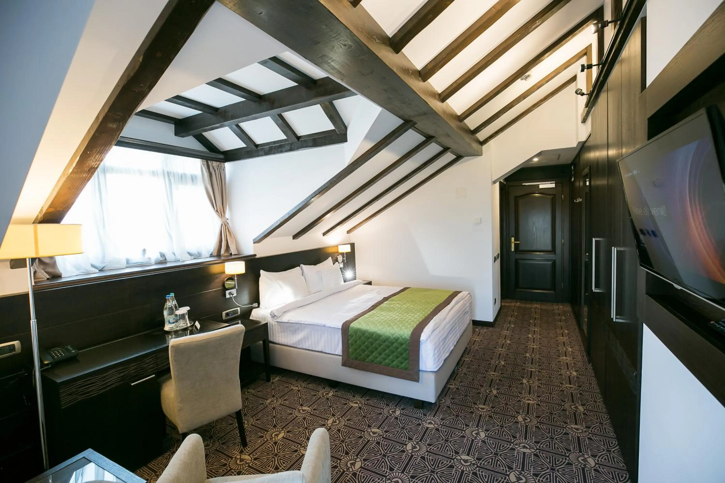 Photo of the whole room, Bed in Castelnor