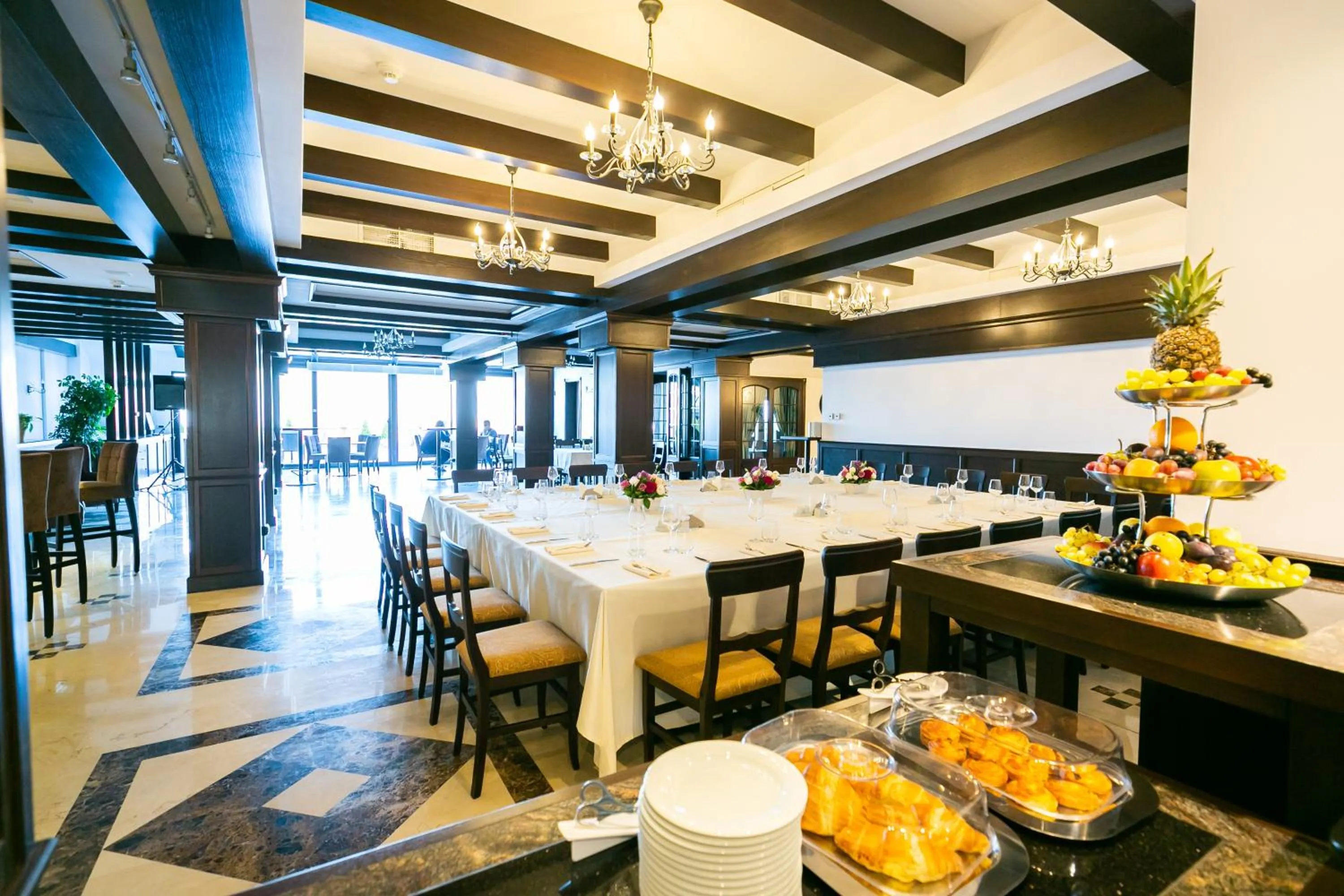 Restaurant/places to eat in Castelnor