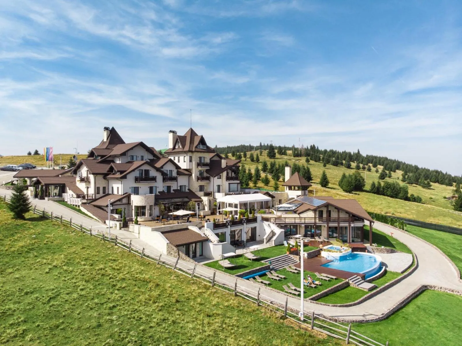 Property building in Castelnor