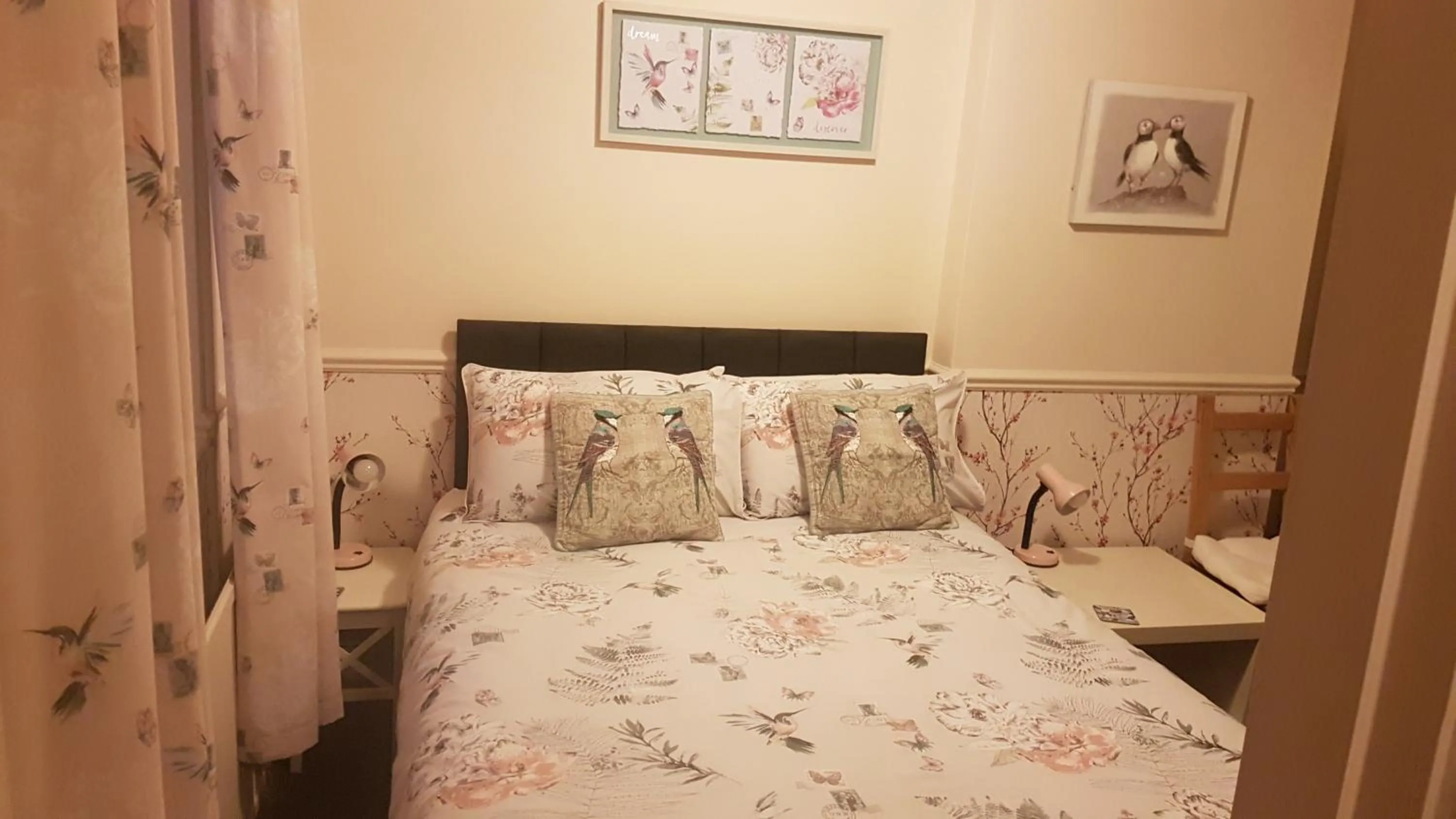 Bed in Cameron court B&B