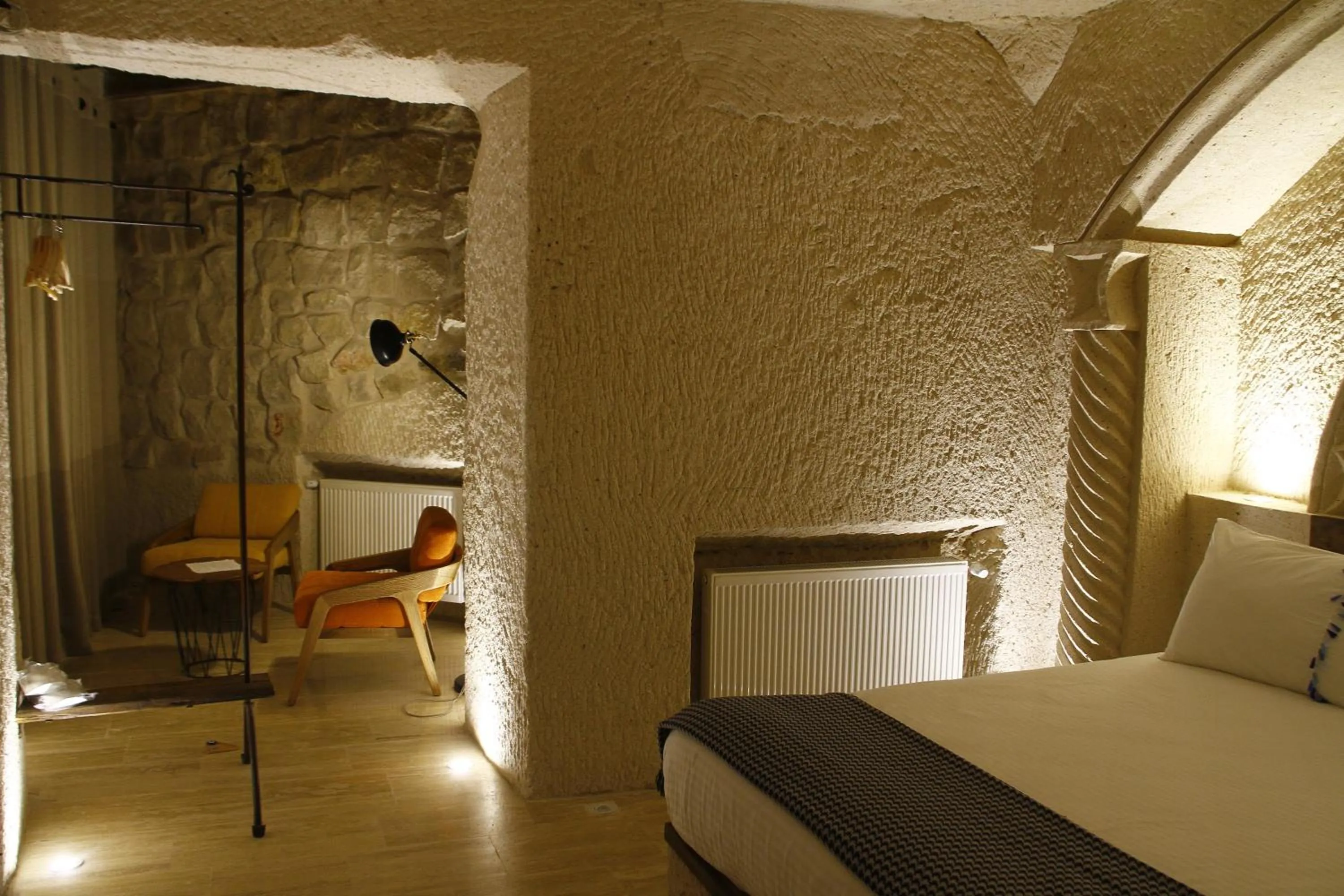 Photo of the whole room, Bed in Corner İn Cappadocia