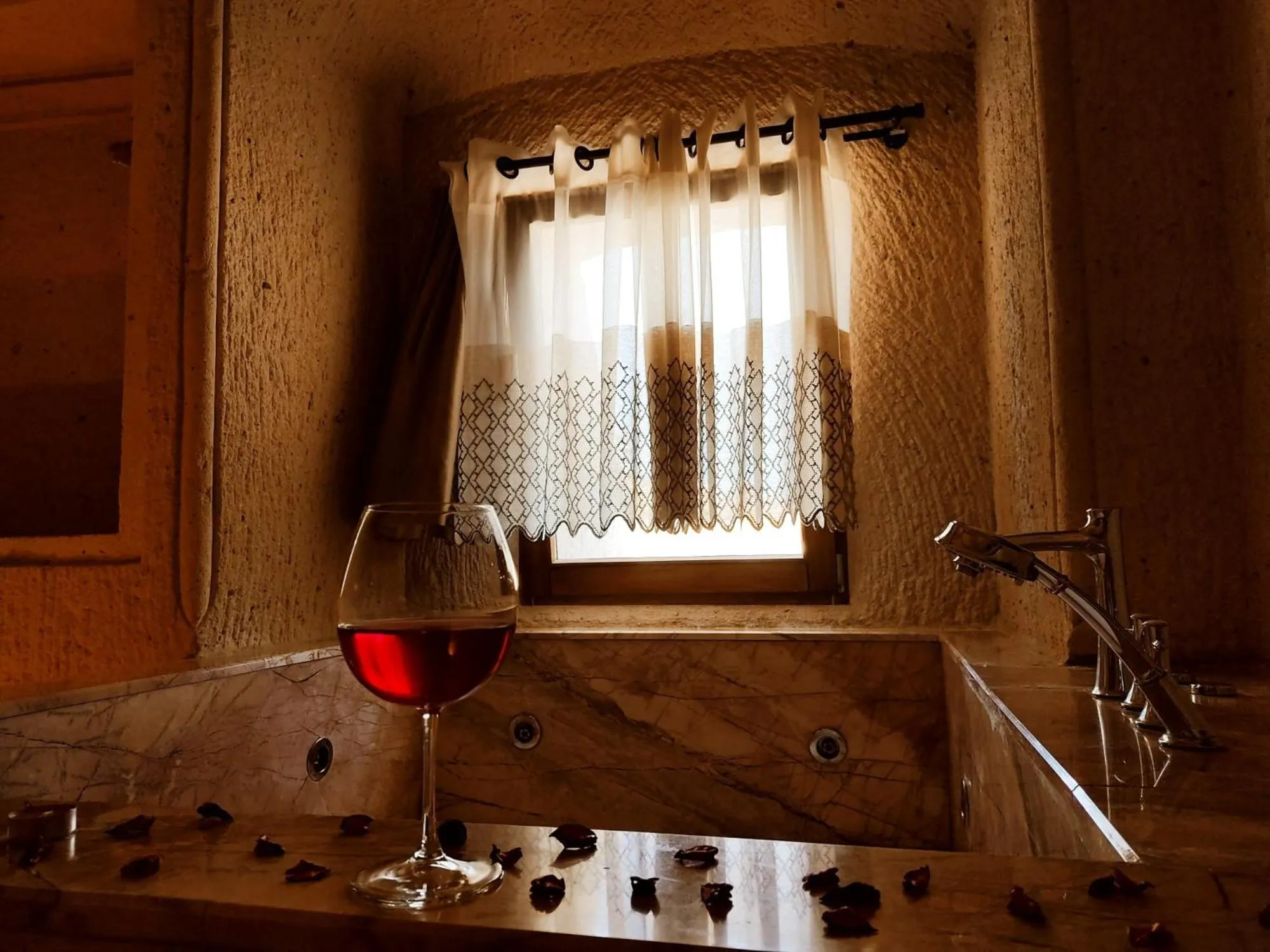 Hot Tub in Corner İn Cappadocia