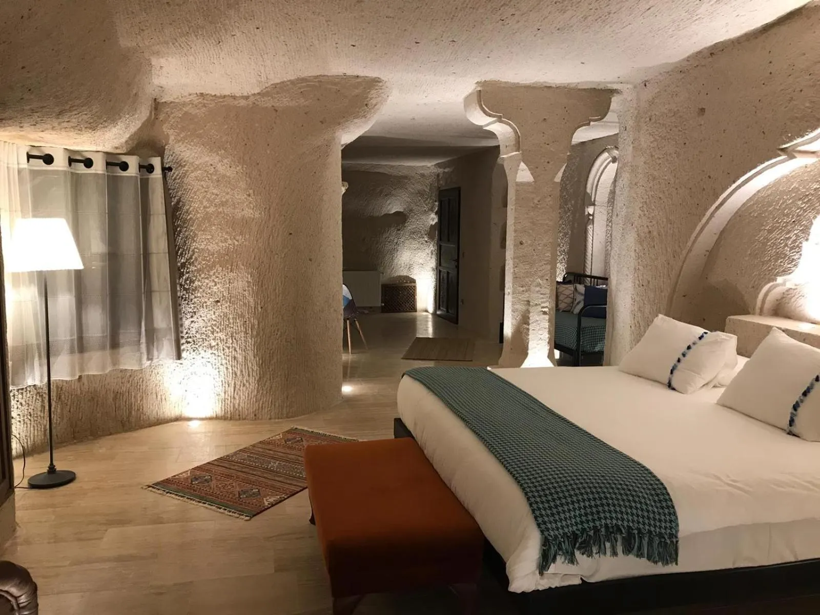 Photo of the whole room, Bed in Corner İn Cappadocia