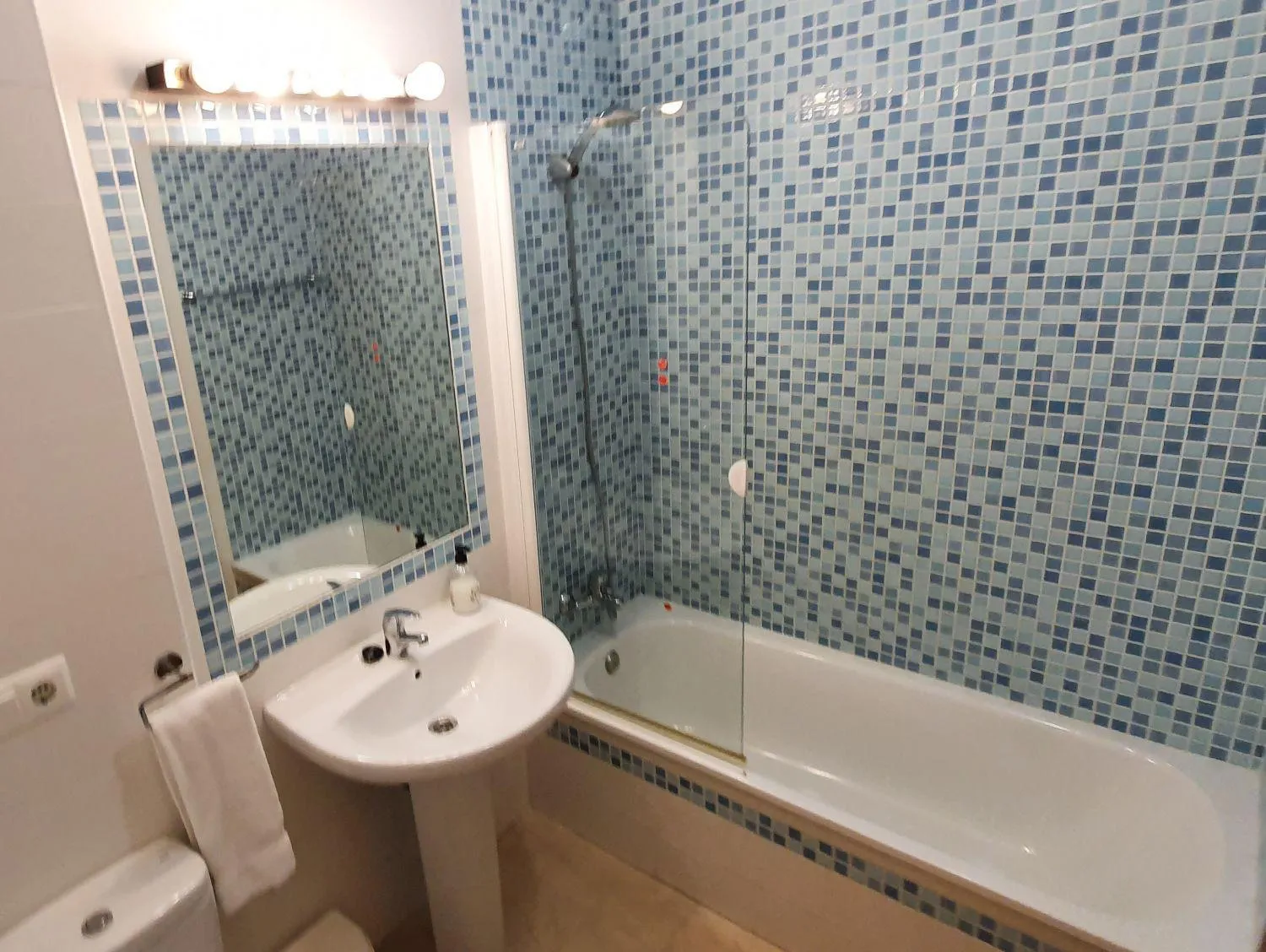 Bathroom in Nerja Paradise Rentals - Apt Chimenea A1E