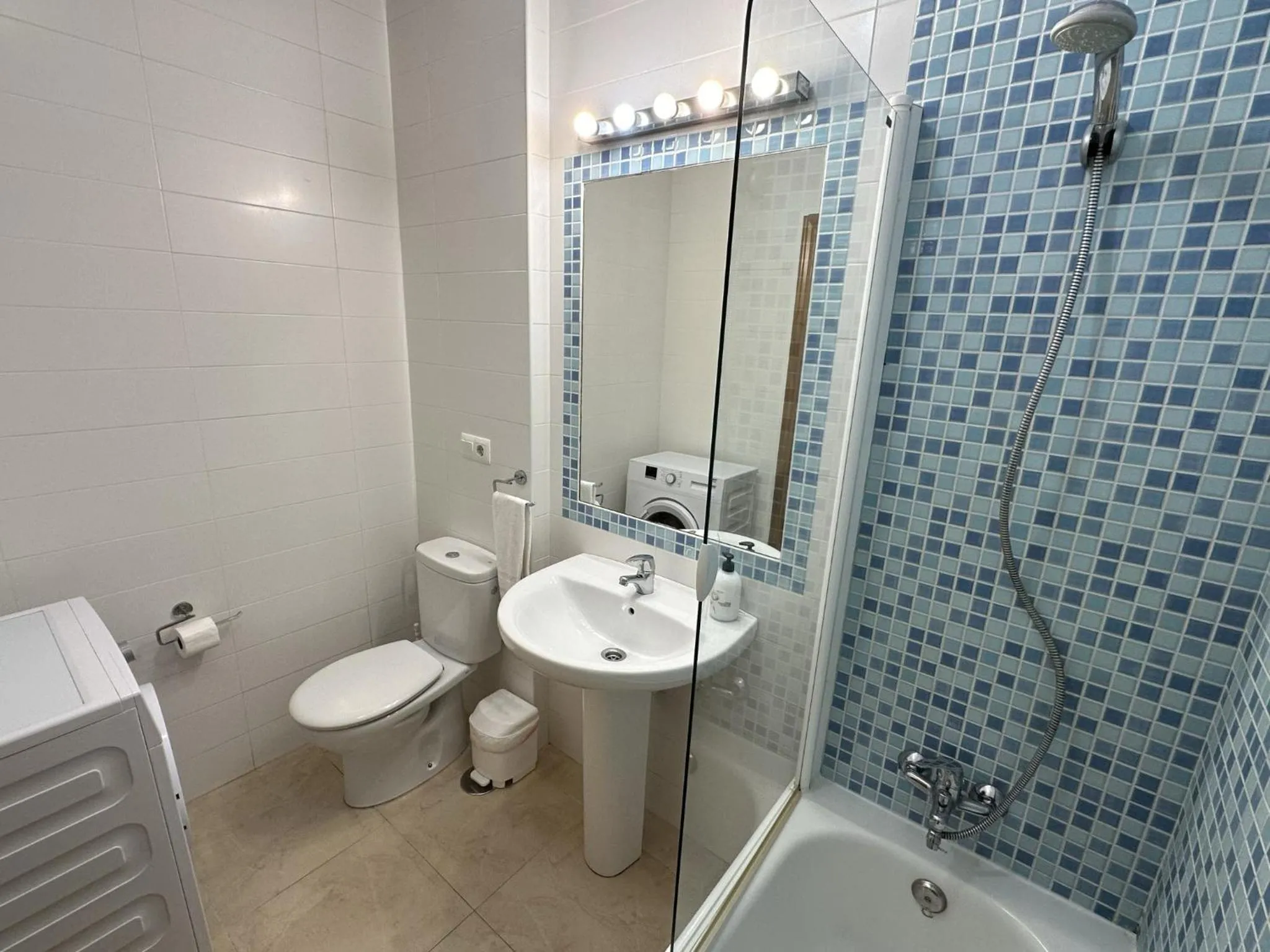 Bathroom in Nerja Paradise Rentals - Apt Chimenea A1E