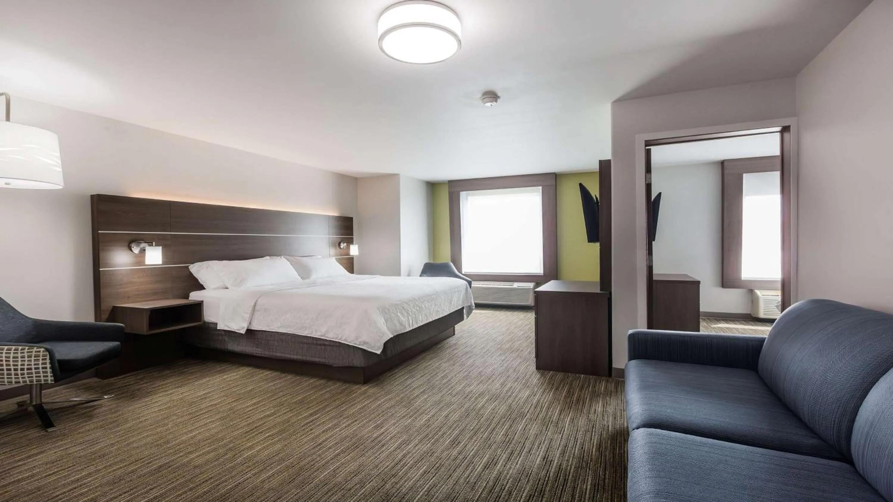 Photo of the whole room, Bed in Holiday Inn Express & Suites-Regina-South by IHG
