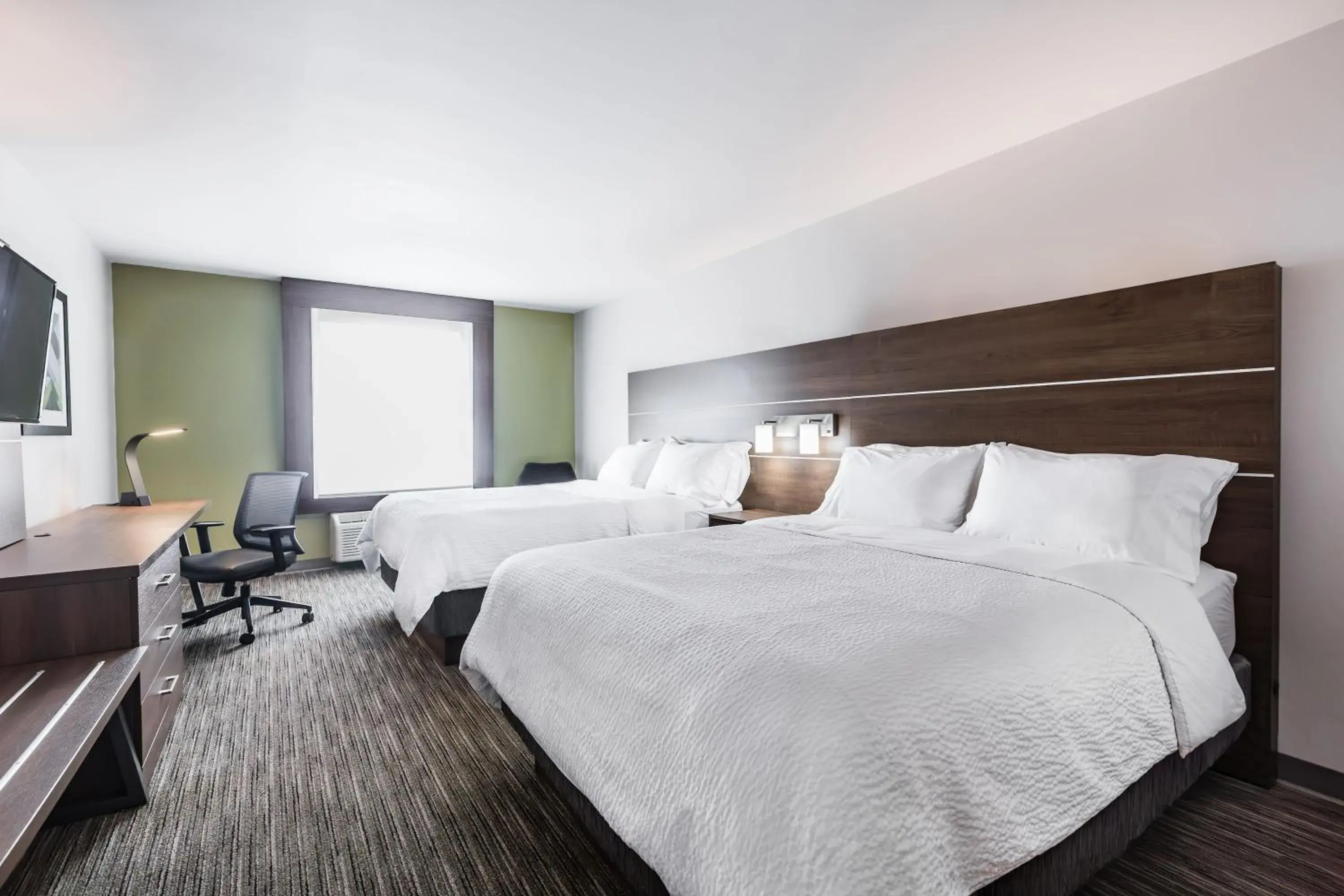Standard Room with Two Queen Beds in Holiday Inn Express & Suites-Regina-South by IHG Standard Room with Two Queen Beds in Holiday Inn Express & Suites-Regina-South by IHG