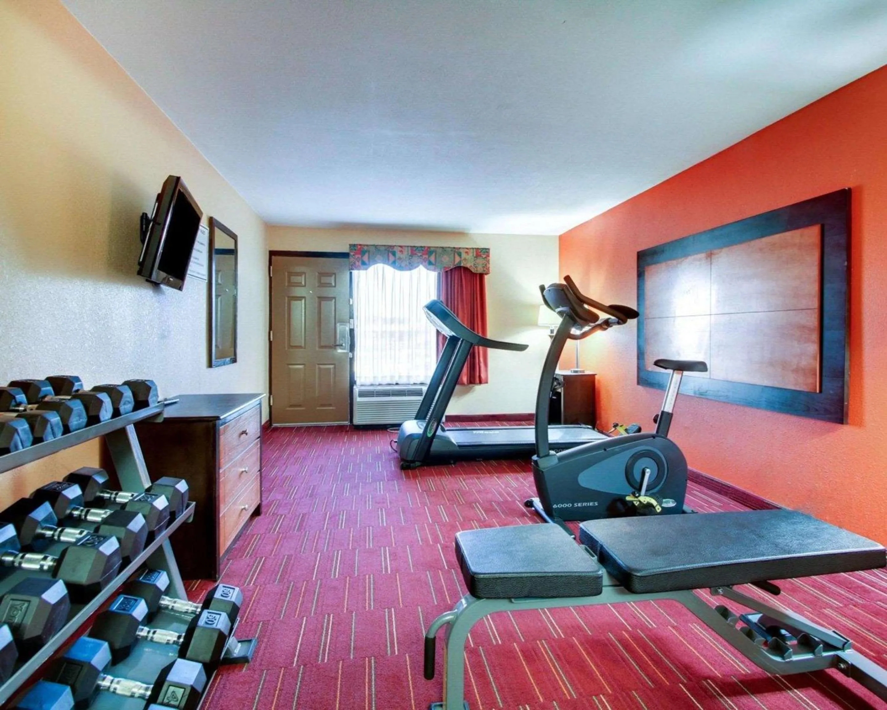Fitness centre/facilities in Quality Inn