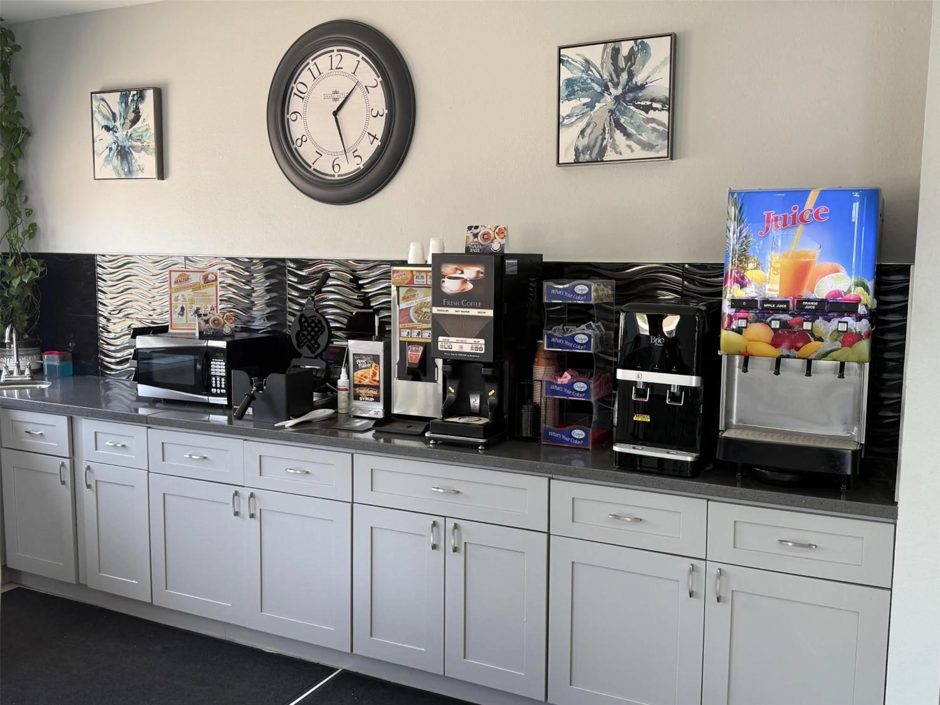 Breakfast in Americas Best Value Inn La Porte