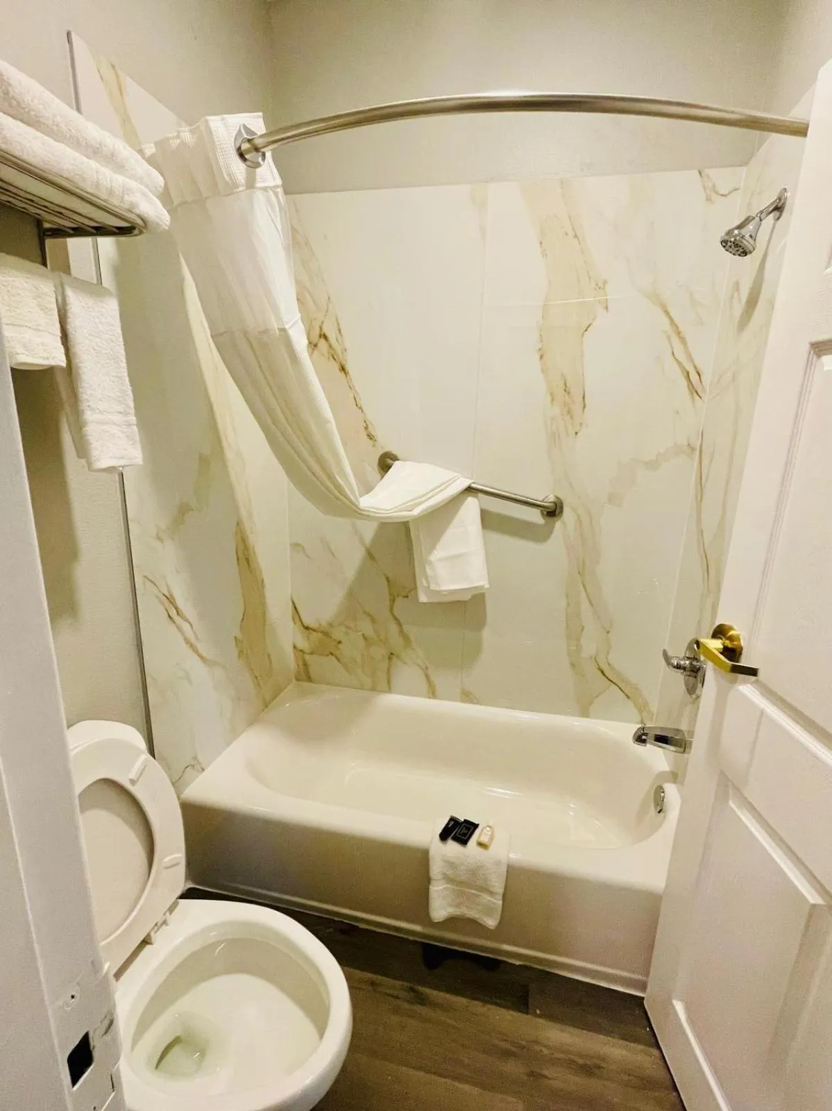 Bedroom in Americas Best Value Inn La Porte