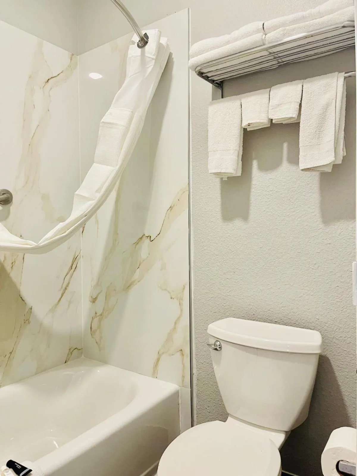 Bedroom in Americas Best Value Inn La Porte