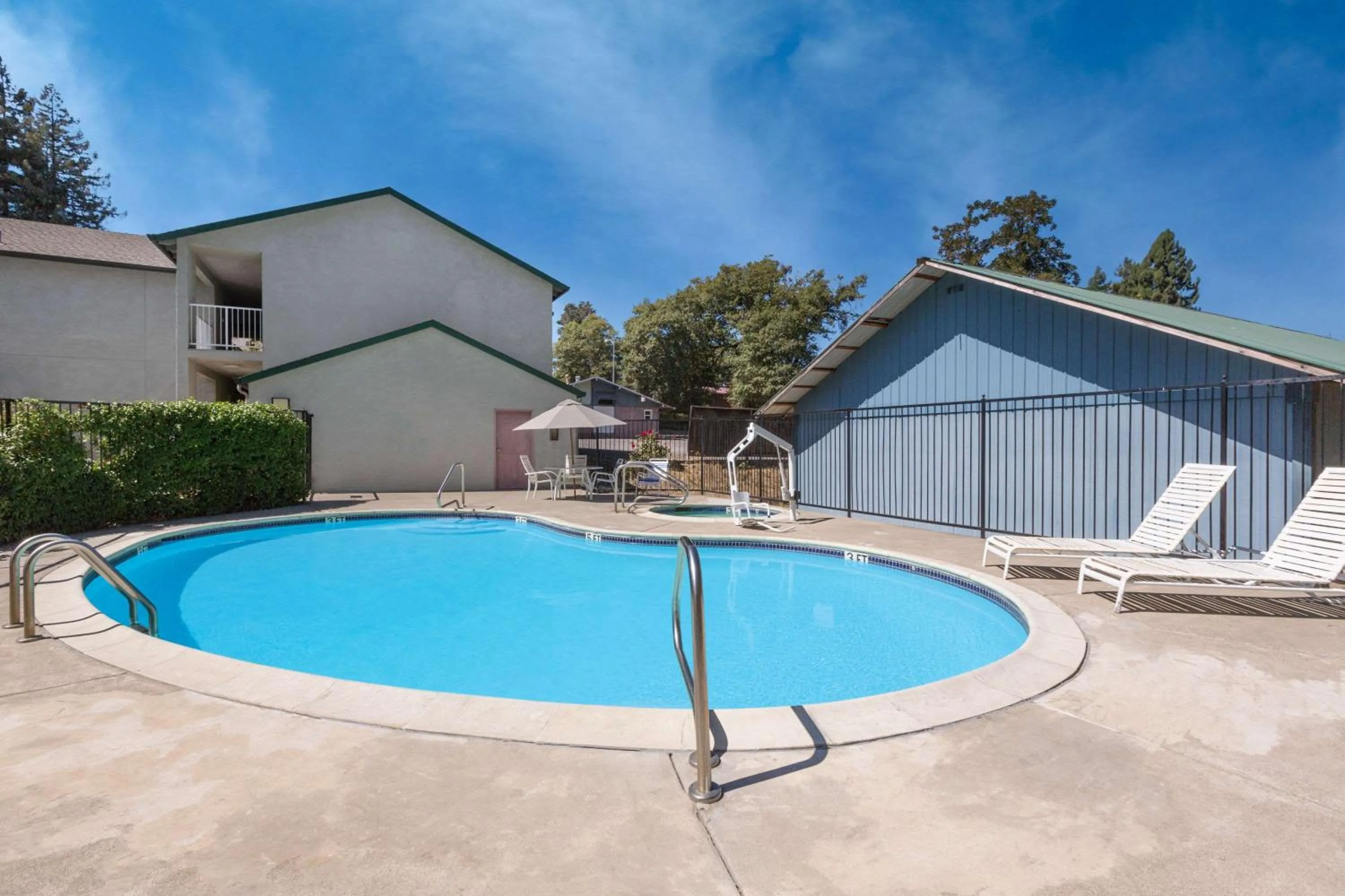 On site, Swimming Pool in Super 8 by Wyndham Willits