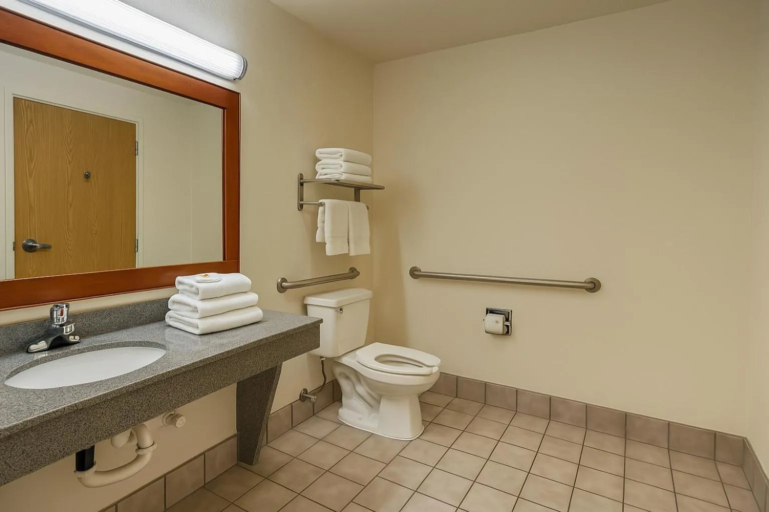 Bathroom in Creekside Inn & Suites