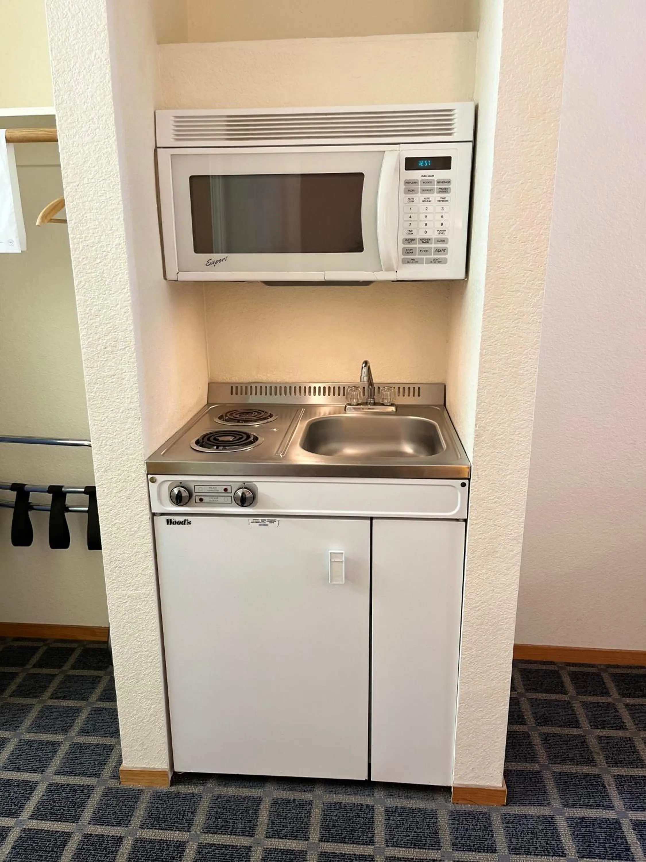 Kitchen/Kitchenette in Super 8 by Wyndham Willits