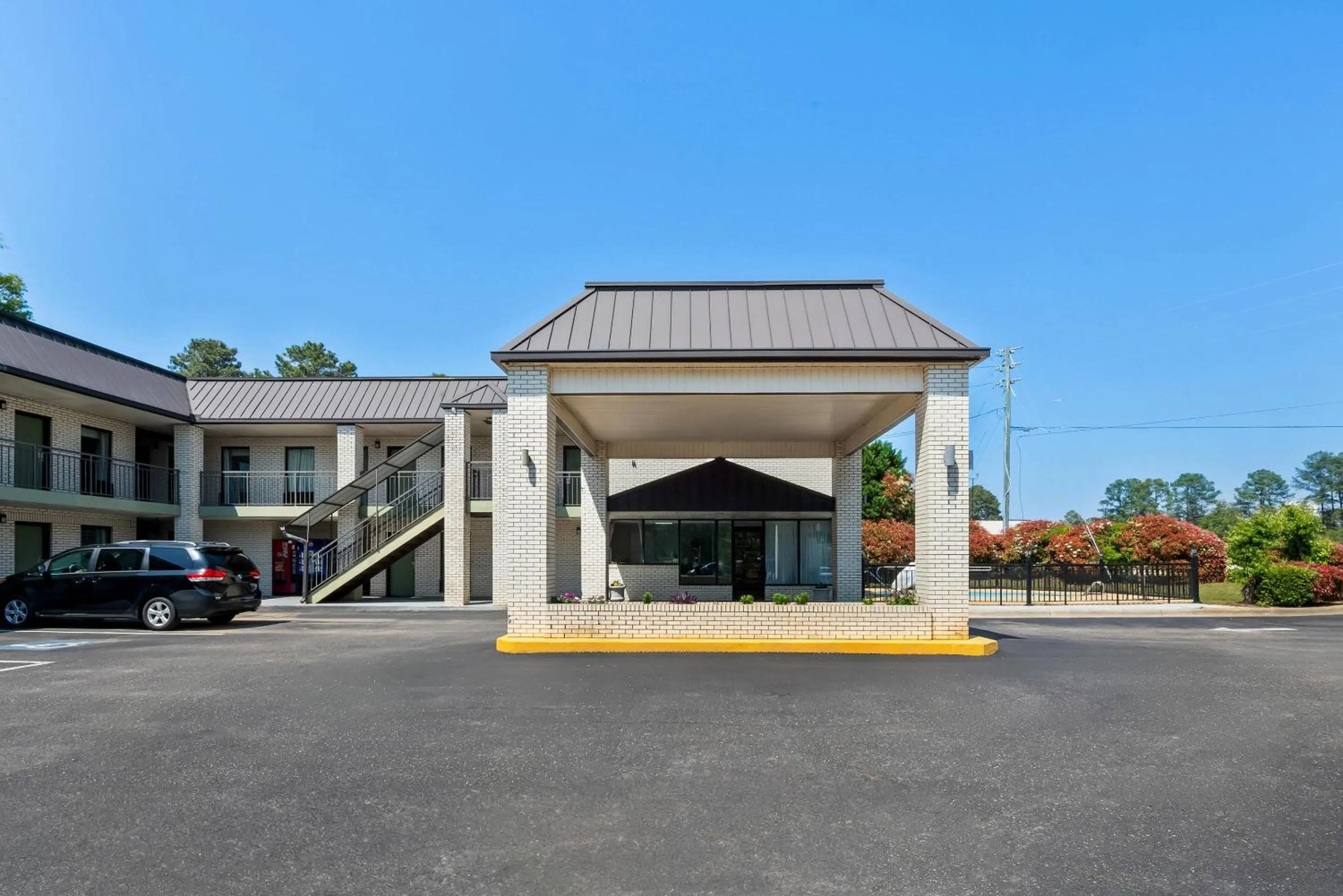 Property building in Quality Inn Raeford