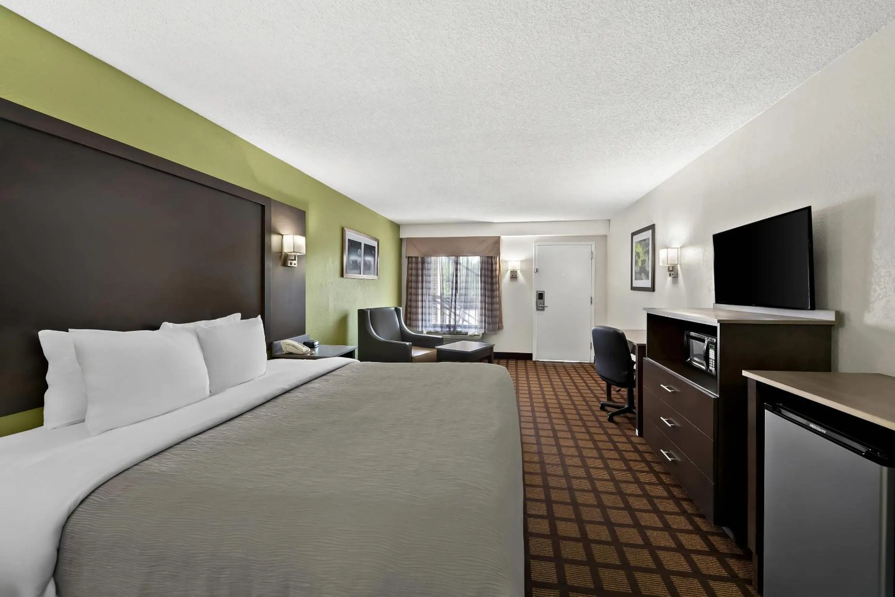 Bedroom, Bed in Quality Inn Raeford