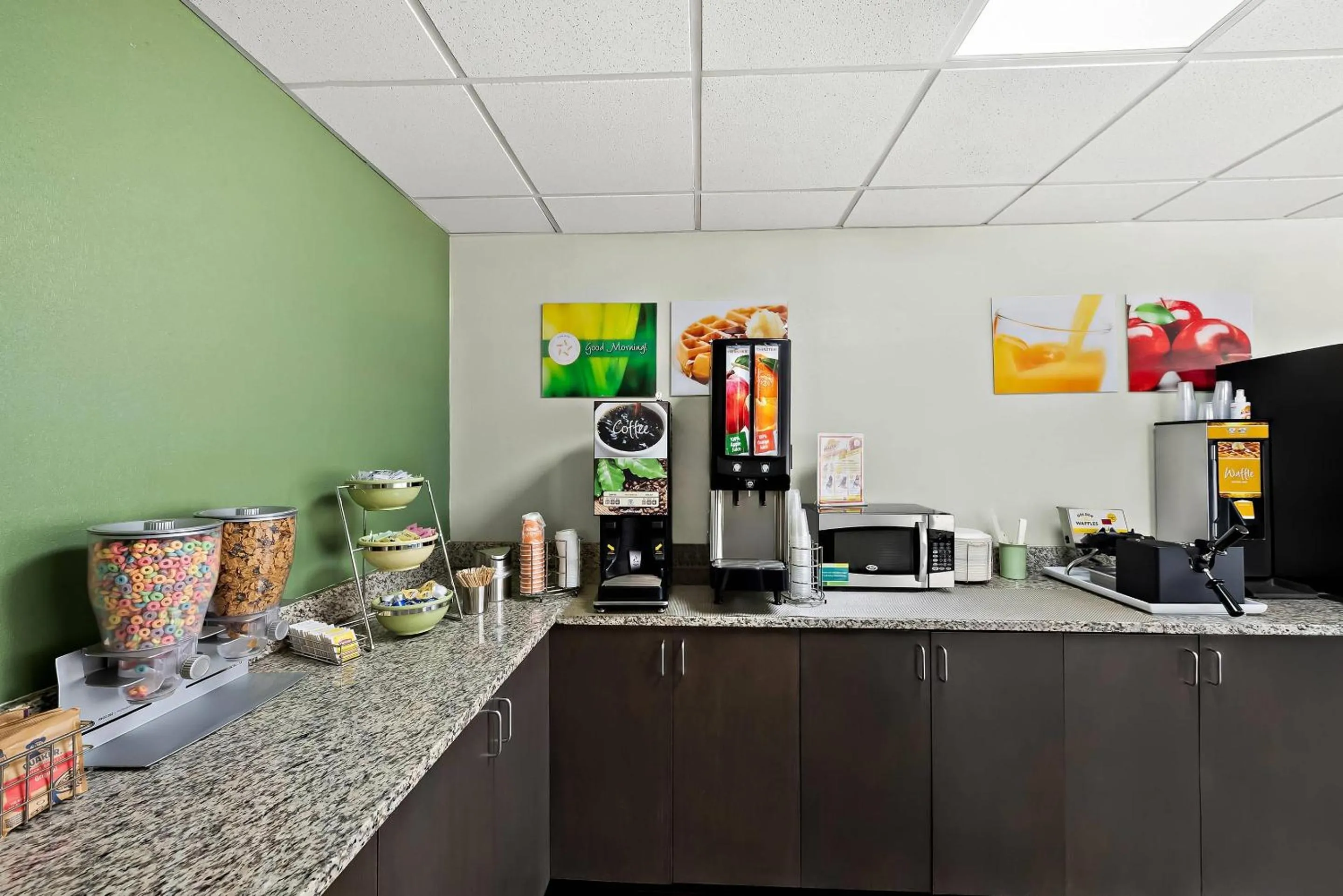 Breakfast in Quality Inn Raeford