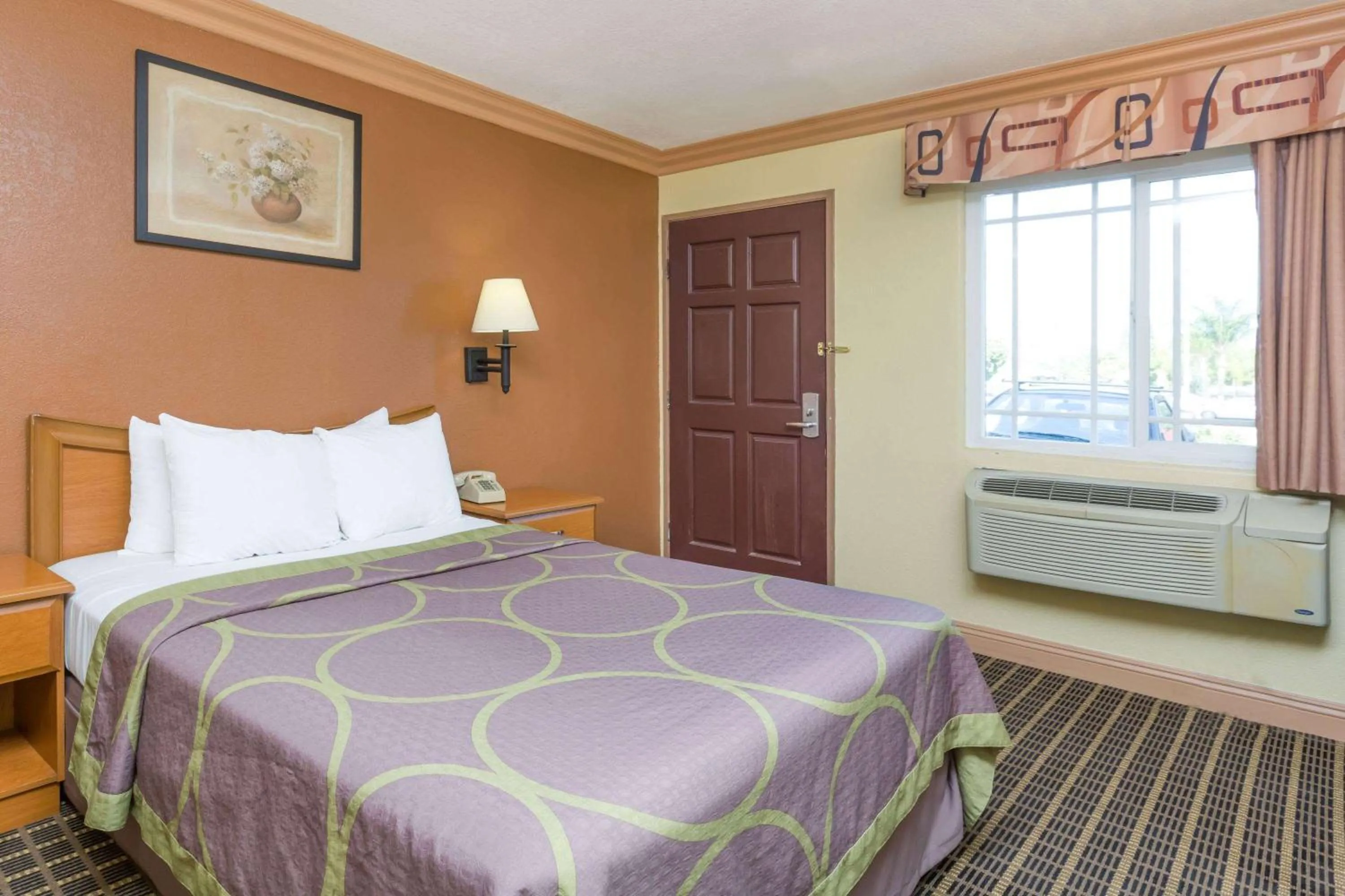 Photo of the whole room, Bed in Super 8 by Wyndham Azusa