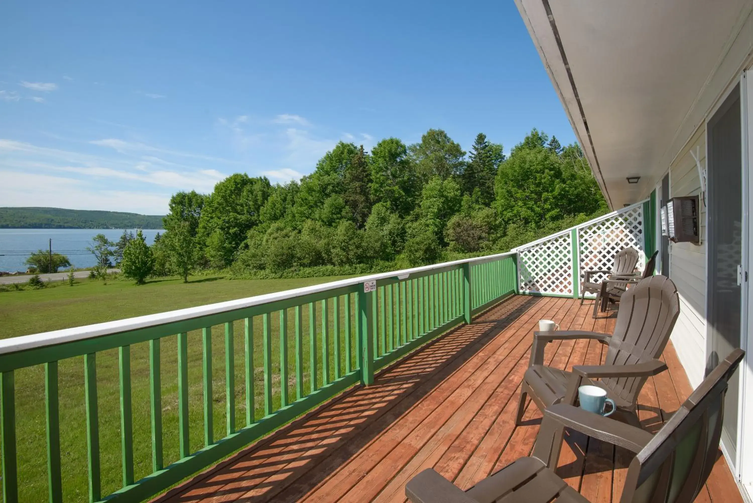 Queen Room with Lake View in Cabot Trail Motel Queen Room with Lake View in Cabot Trail Motel