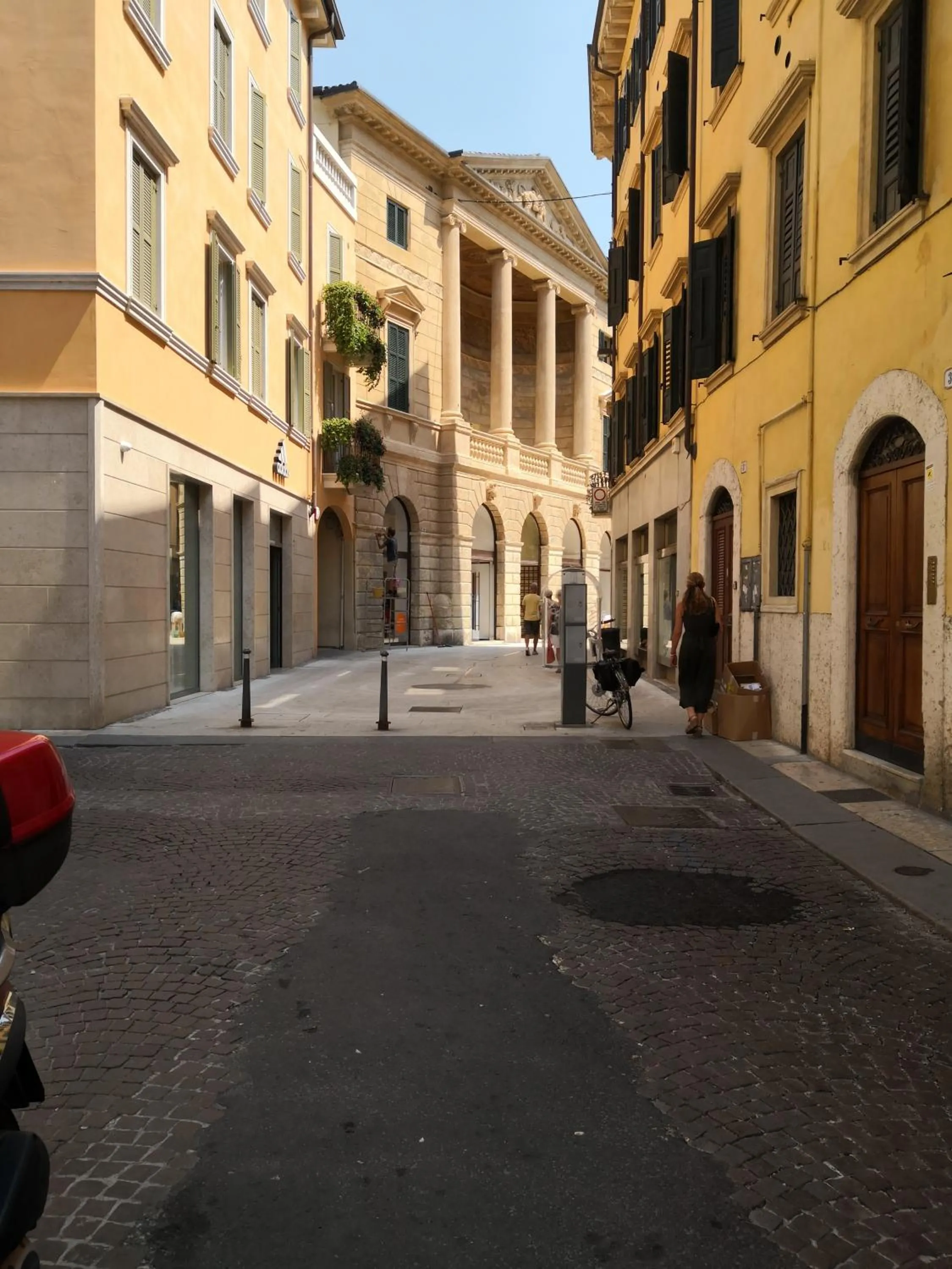 Neighbourhood in Mazzini Suite