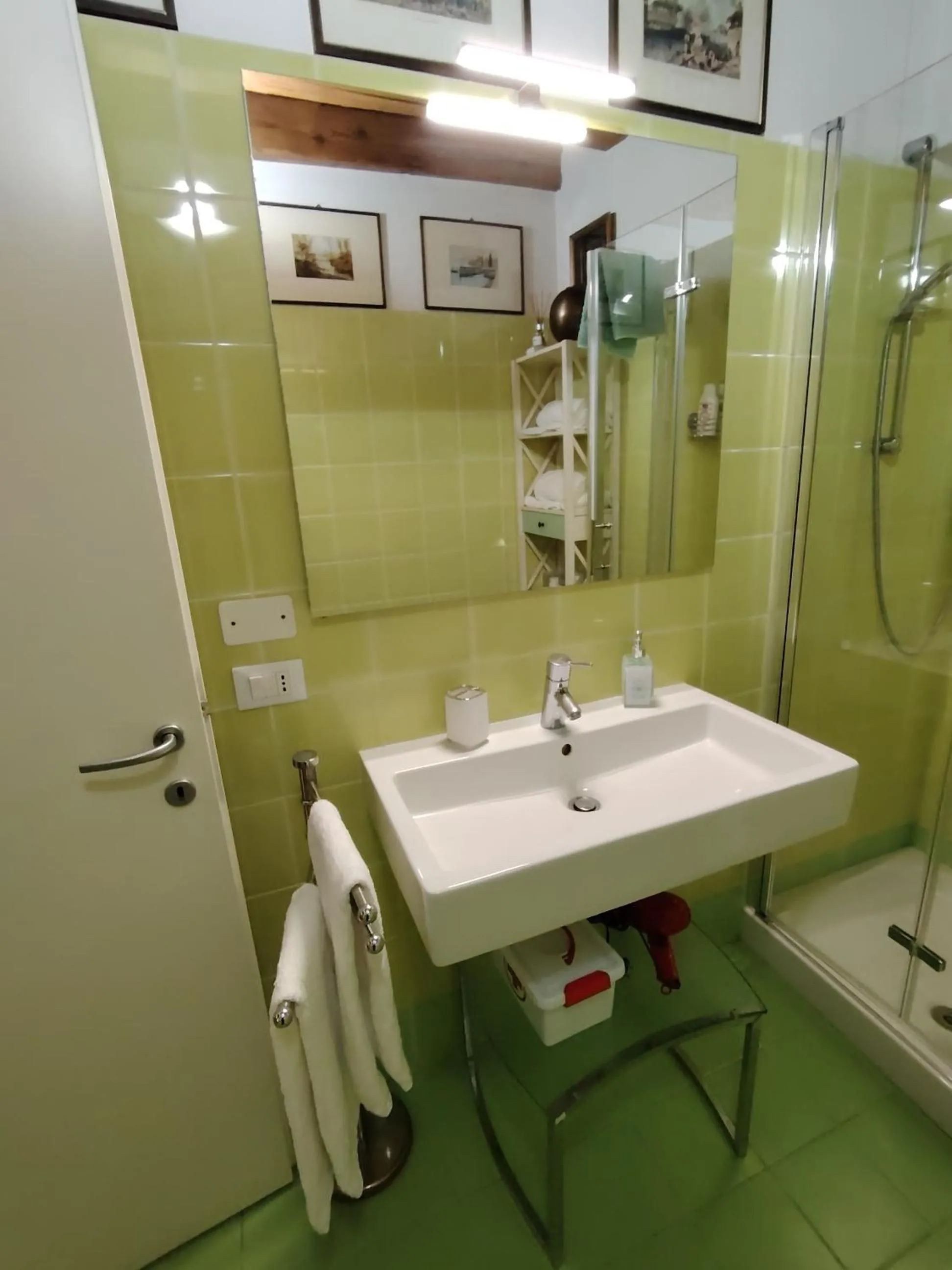 Shower in Mazzini Suite