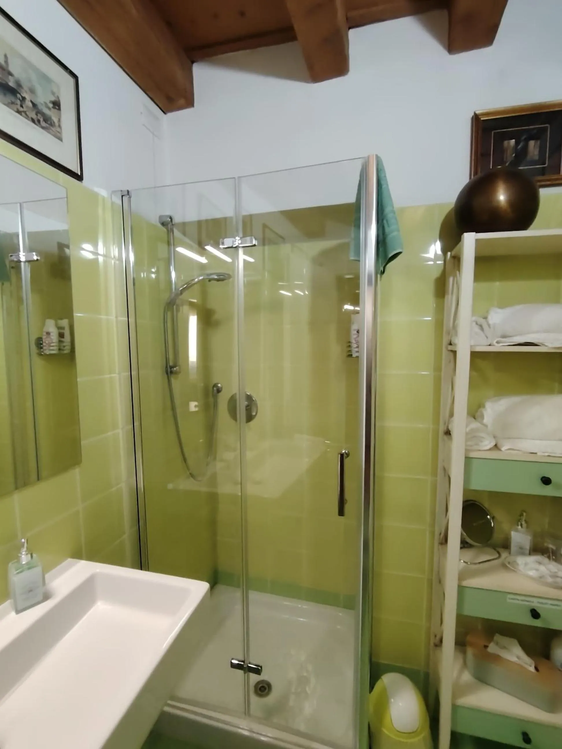 Shower in Mazzini Suite